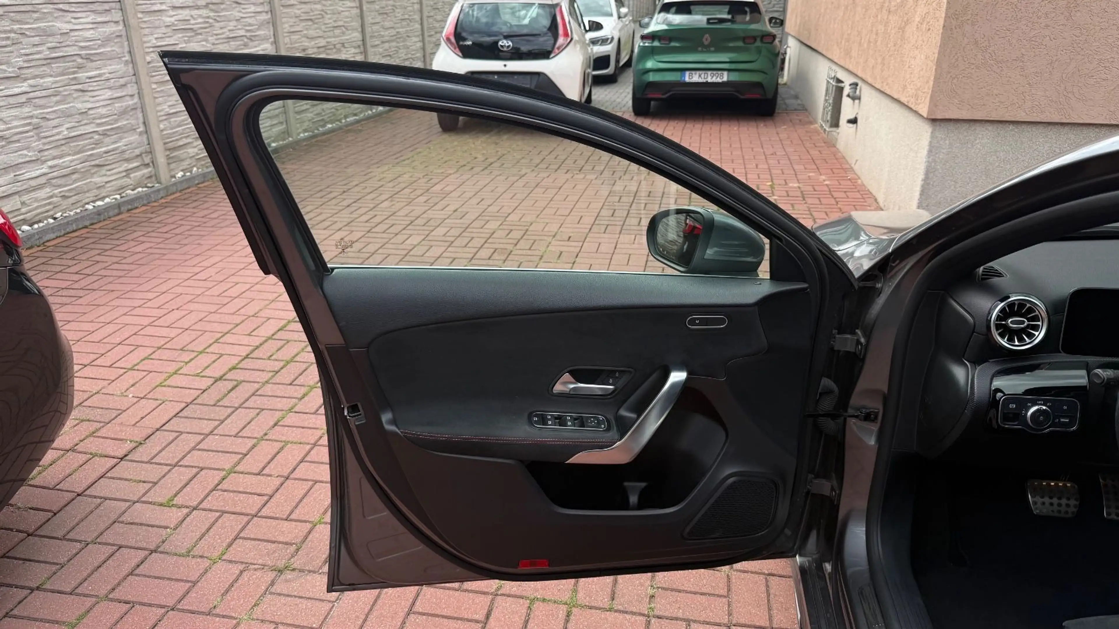 Mercedes-Benz A 200 AMG LINE+MULTIBEAM+AUT.+AMBIENTE+MBUX — photo 16
