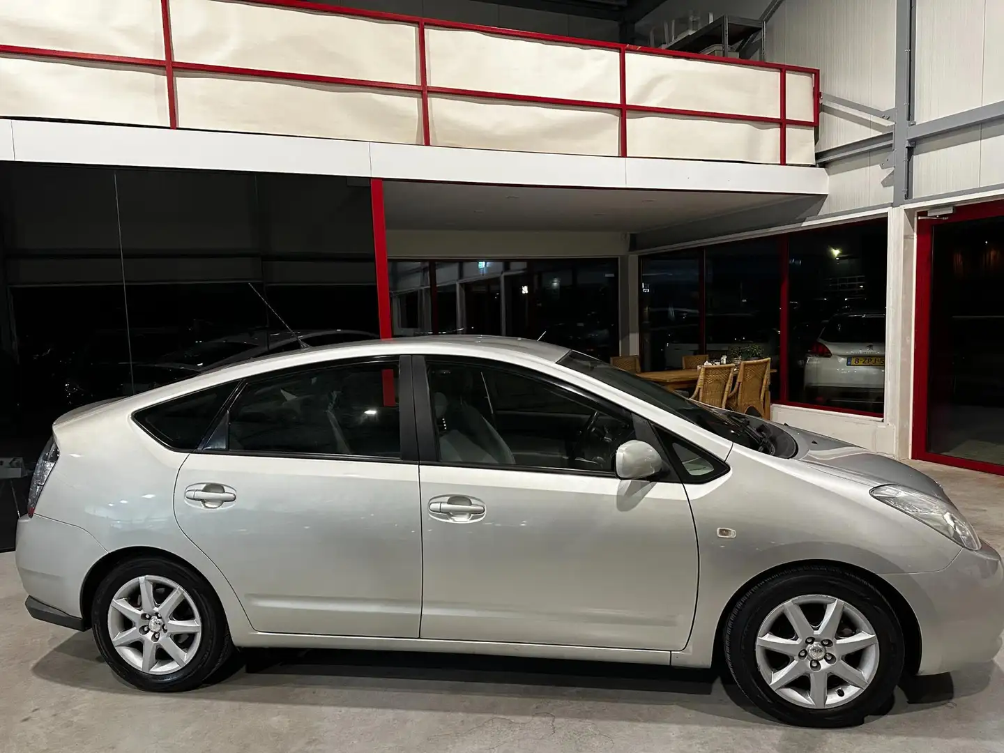 Toyota Prius 1.5 VVT-i / Trekhaak / Clima / Trekhaak / Cruise / Gris - 2