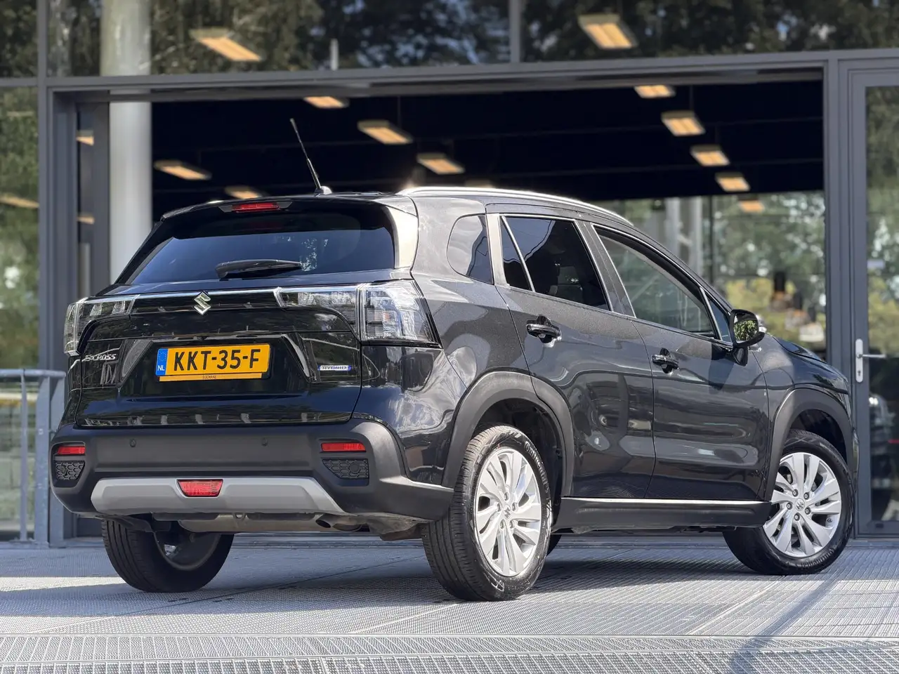 Suzuki S-Cross 2025