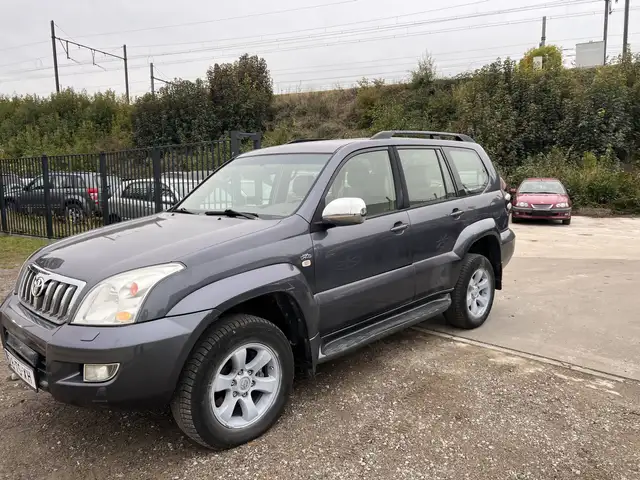Toyota Land Cruiser 8 PLACES  ONLY EXPORT AFRICA