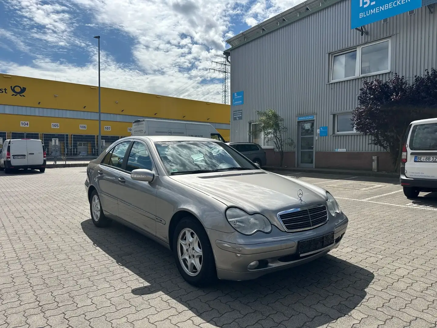 Mercedes-Benz C 180 Kompressor Lim. Autom. Klimaauto. TÜV Neu Срібний - 1