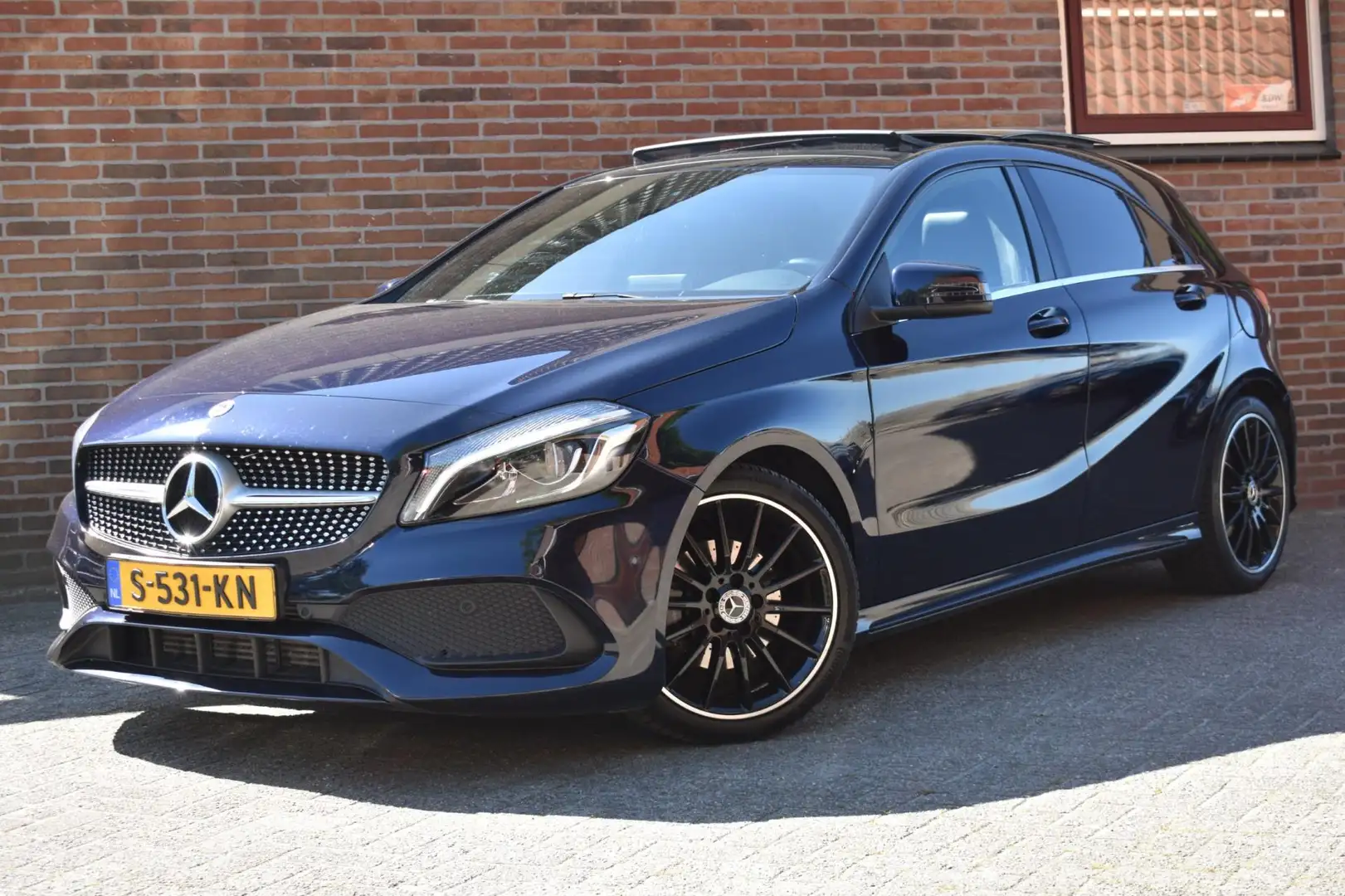 Mercedes-Benz A 200 Sport Edition '17 PANO LED AMG Pakket Navi Cruise Blauw - 1