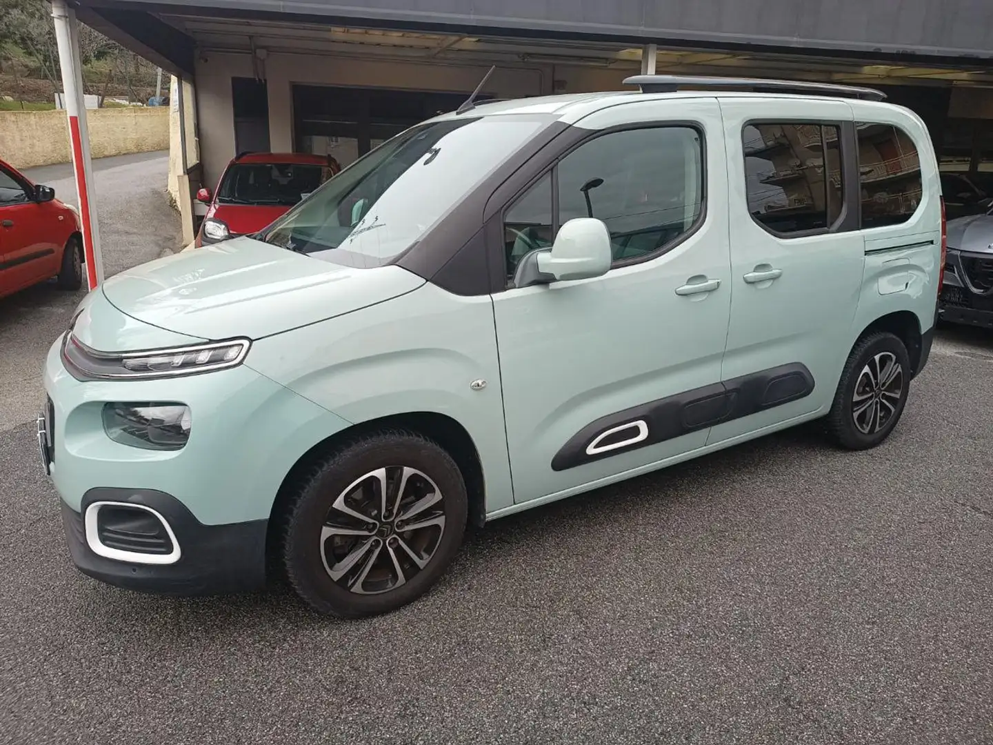 Citroen Berlingo BlueHDi 130 EAT8 M Shine - 7 POSTI Groen - 1