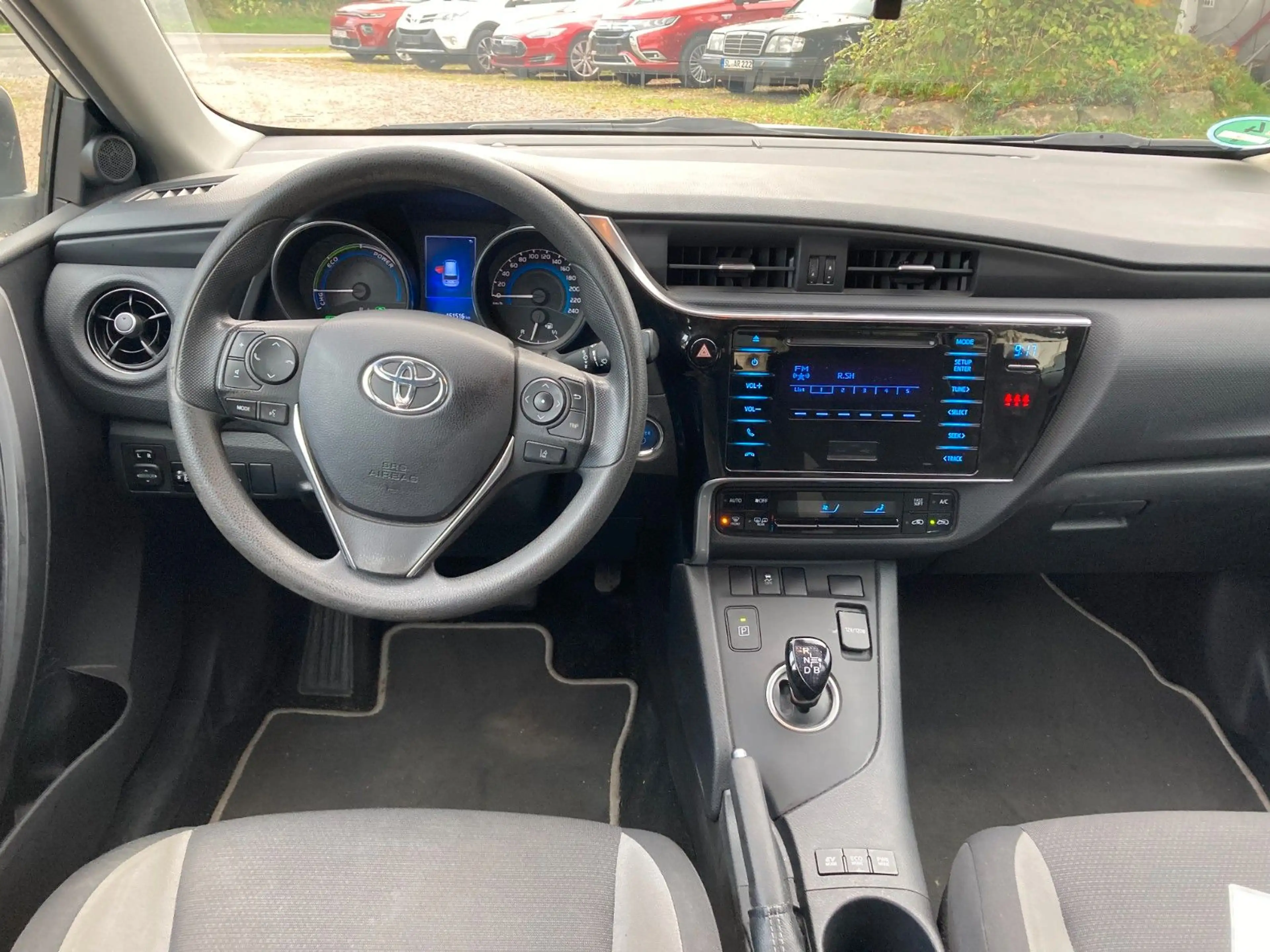 Toyota Auris Touring Sports Hybrid Cool — photo 11