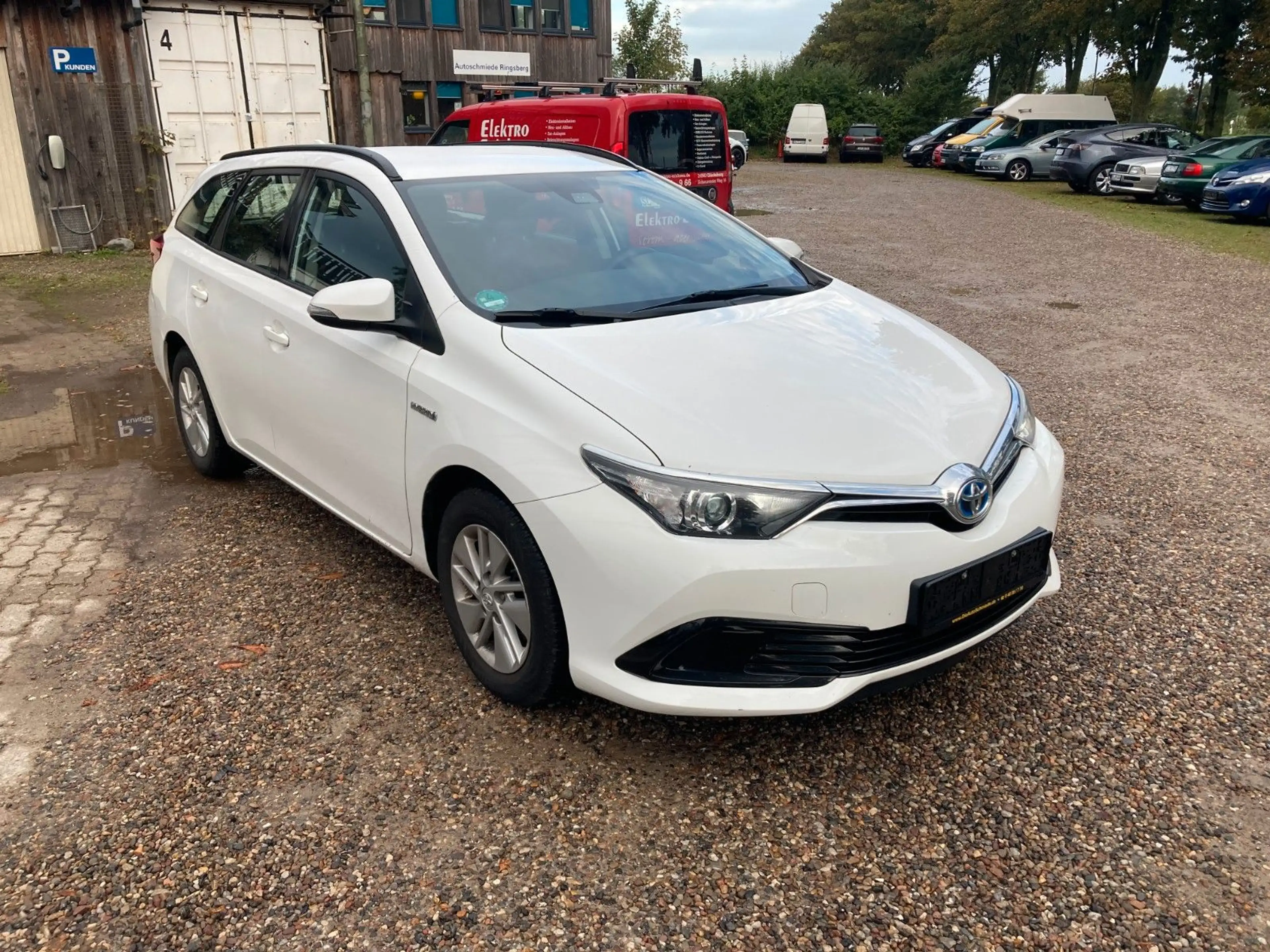 Toyota Auris Touring Sports Hybrid Cool — photo 2