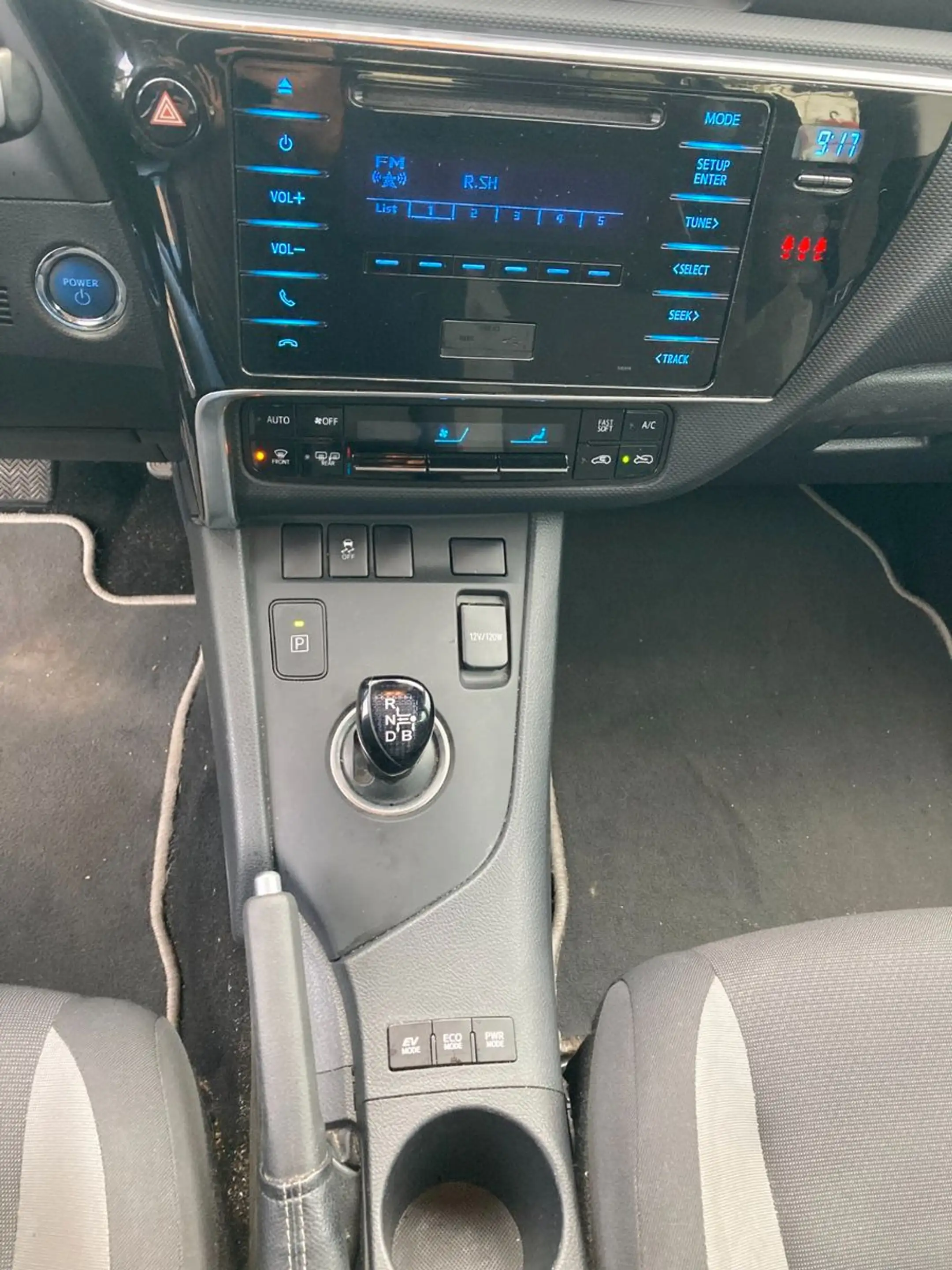Toyota Auris Touring Sports Hybrid Cool — photo 13