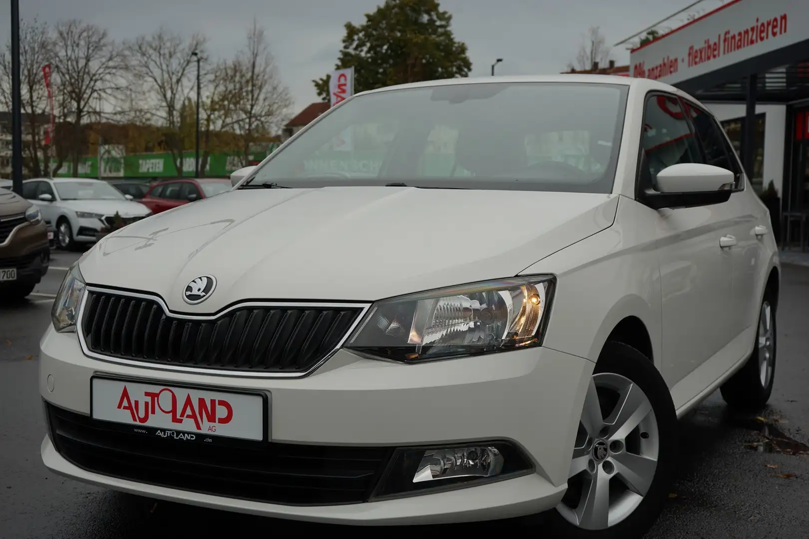 Skoda Fabia 1.2 Ambition Sitzheizung Tempomat PDC Blanc - 2