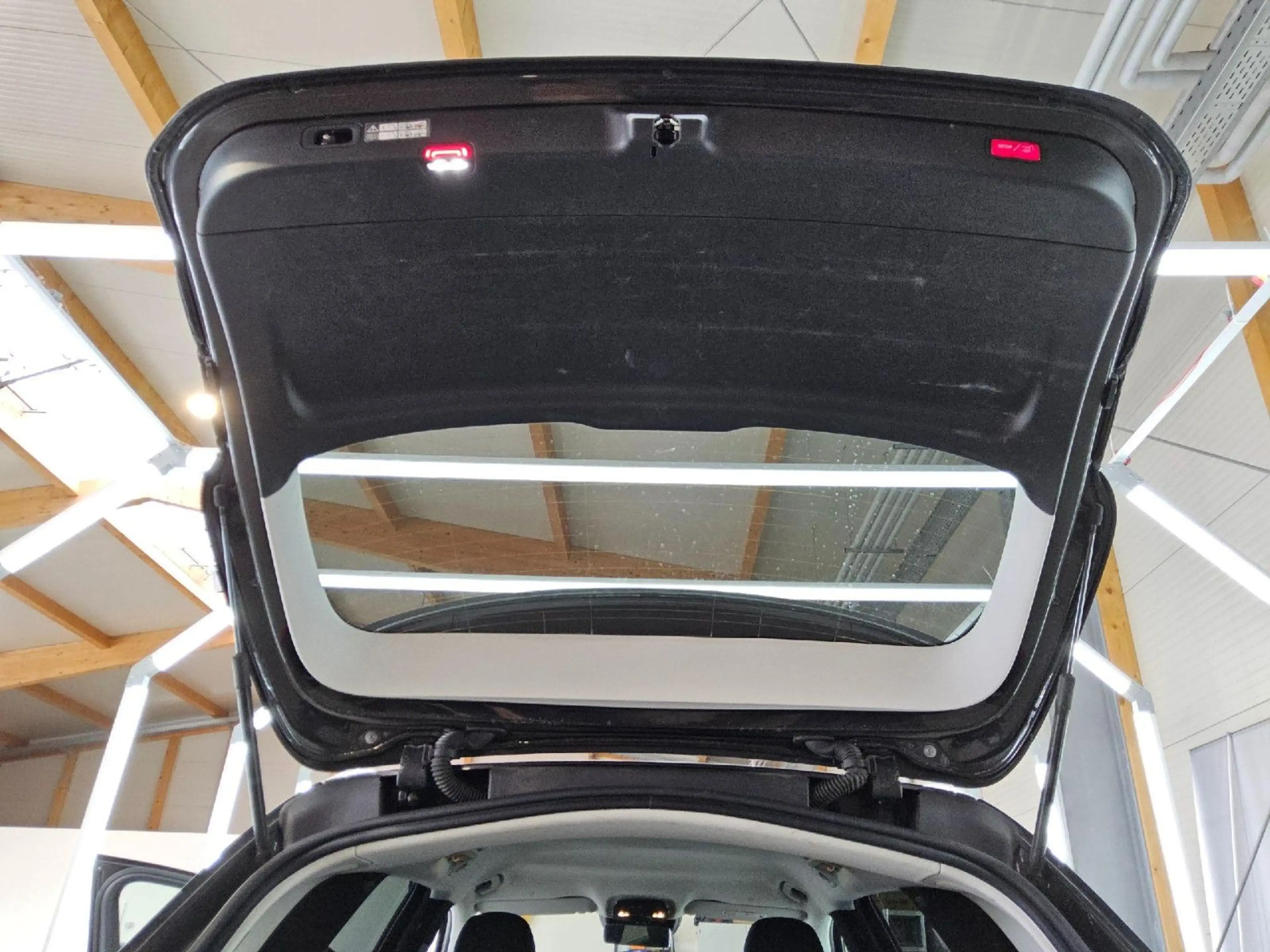 Mercedes-Benz C 220 d AHK*Distro*Kamera*LED*NaviTouch*17*DAB — photo 14