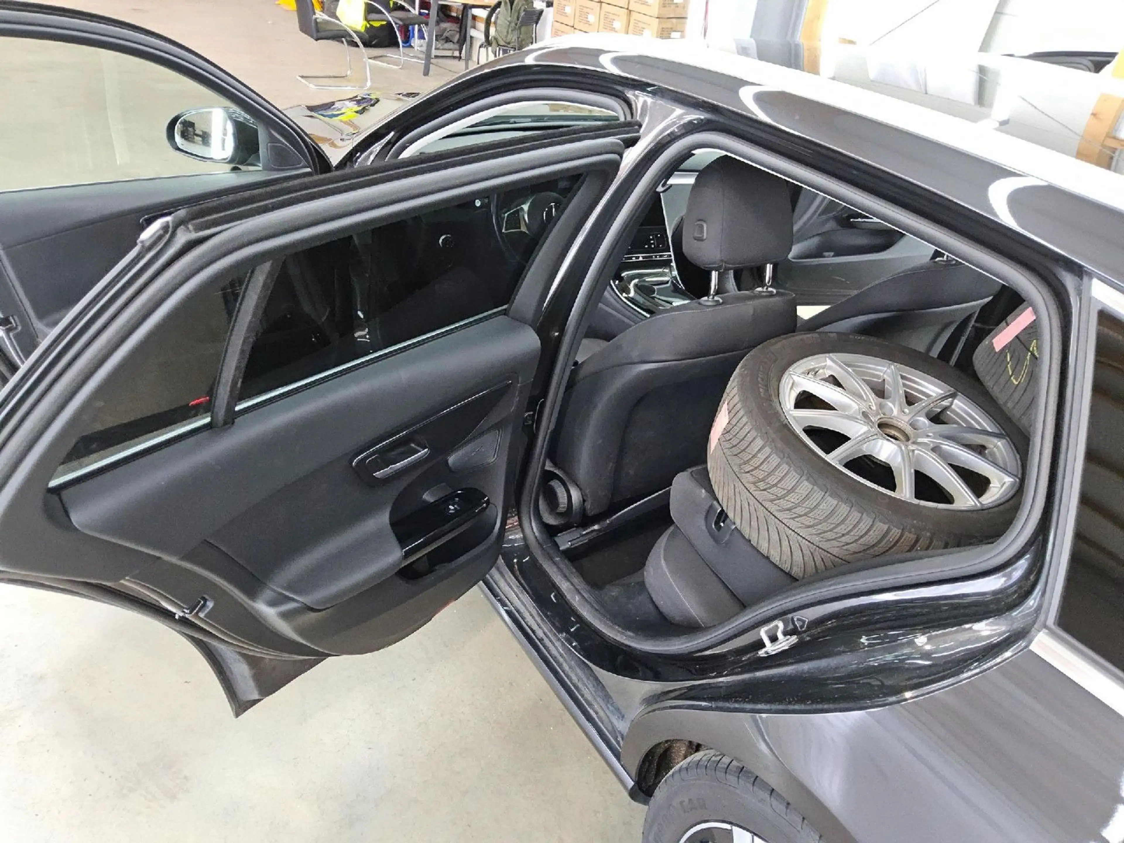 Mercedes-Benz C 220 d AHK*Distro*Kamera*LED*NaviTouch*17*DAB — photo 13
