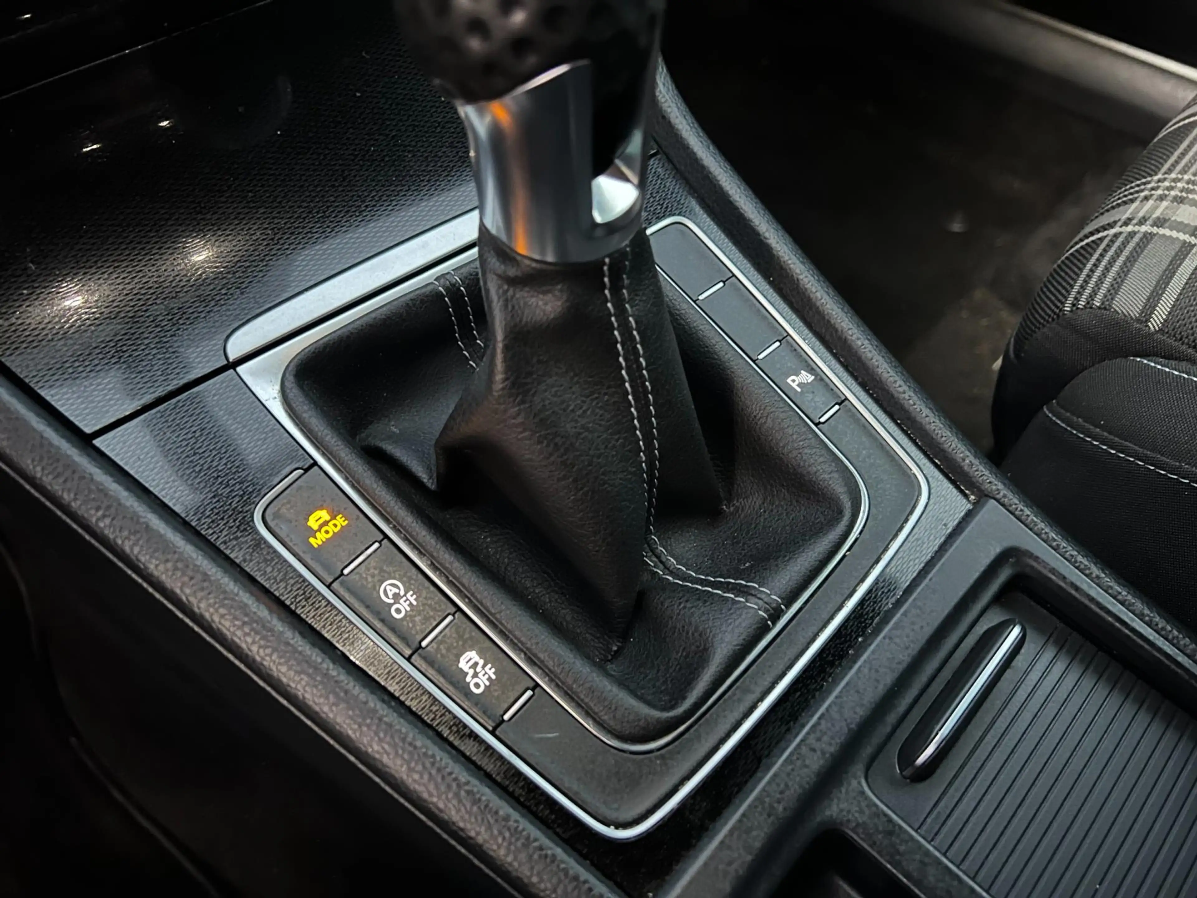 Volkswagen Golf GTD 2.0 TDI - LED - CAMERA - NAVIGATIE ! — photo 10