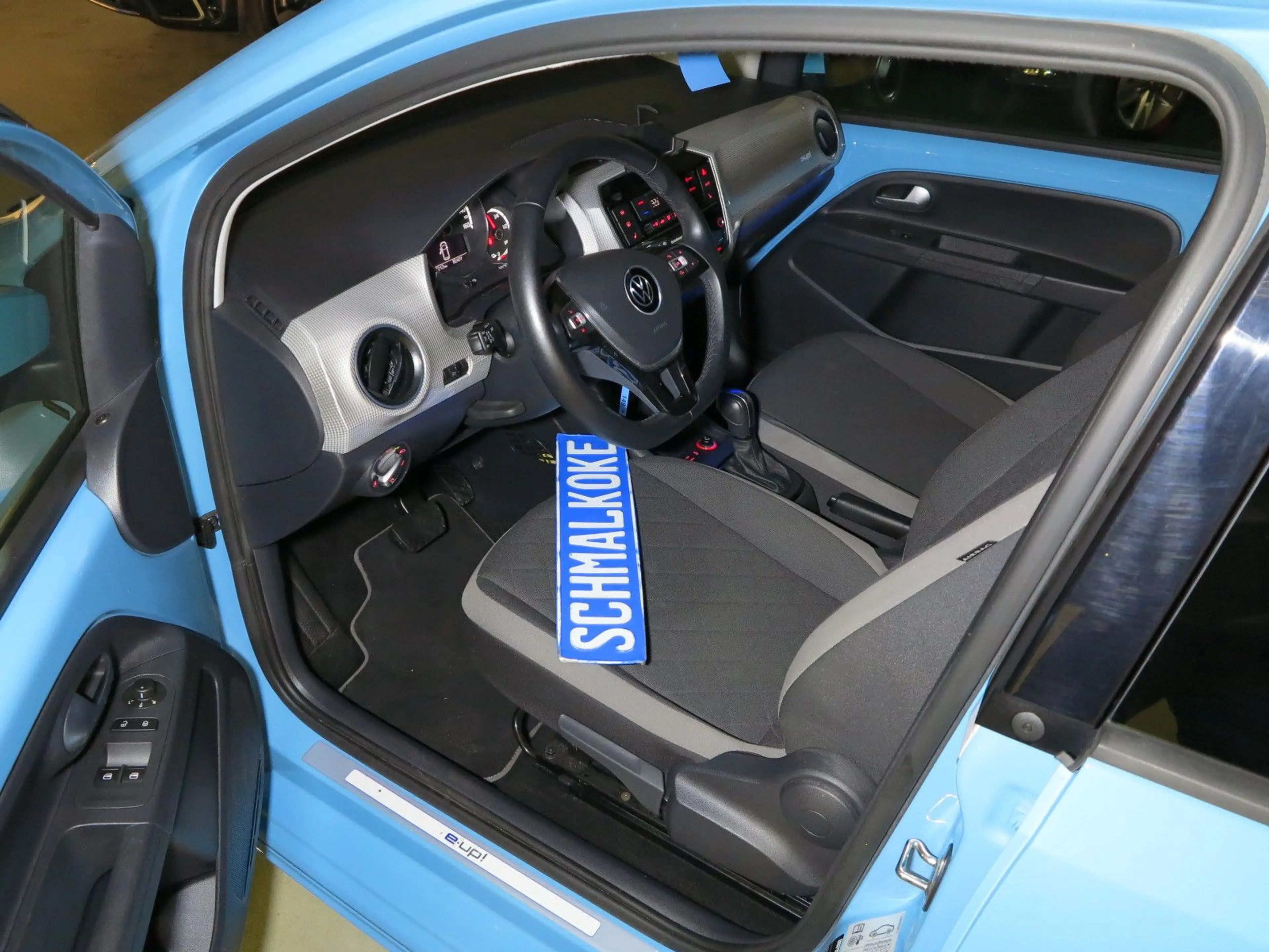 Volkswagen up! e-up! Max CCS GRA Climatronic DAB RFK — photo 6