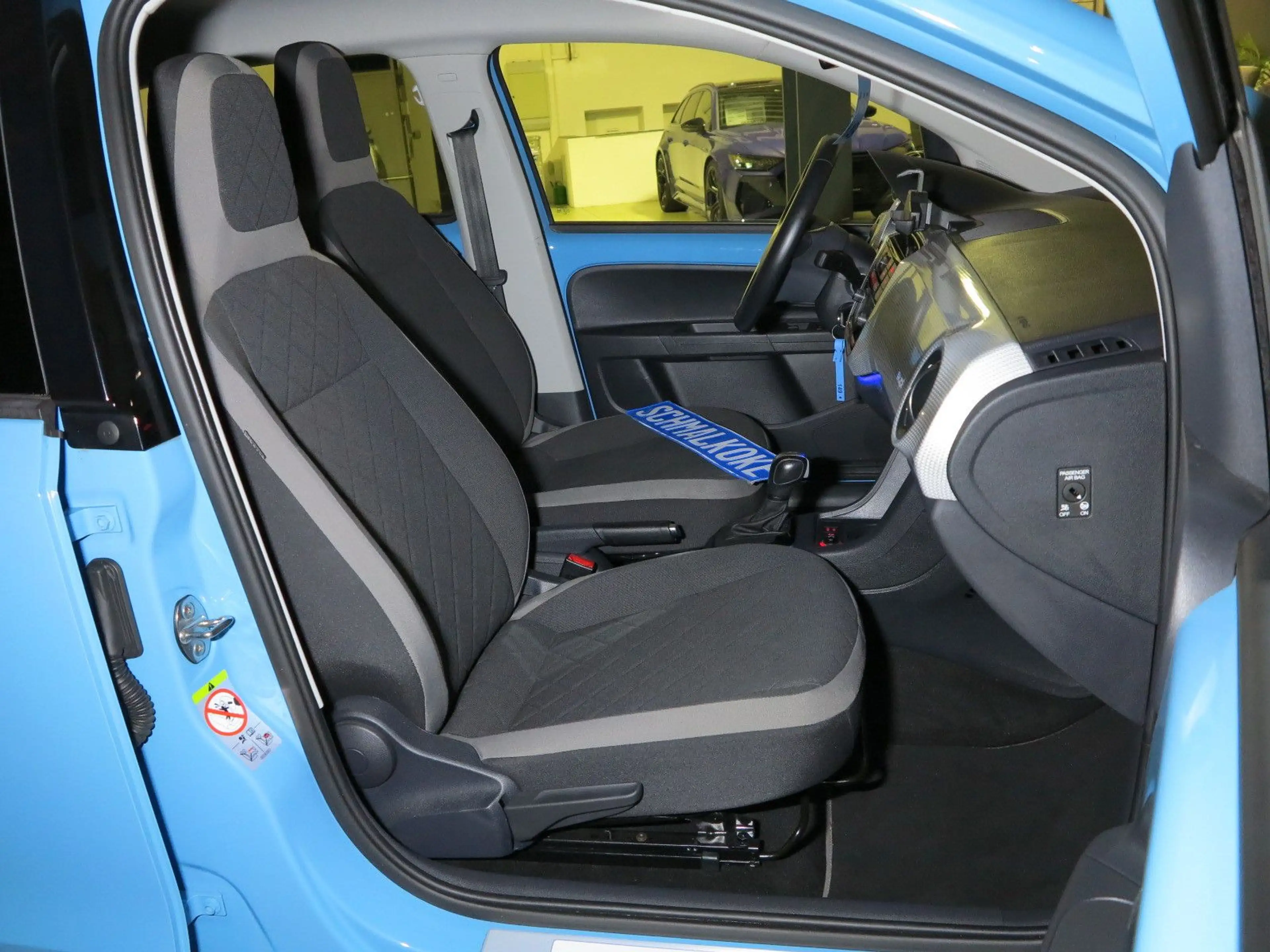 Volkswagen up! e-up! Max CCS GRA Climatronic DAB RFK — photo 11