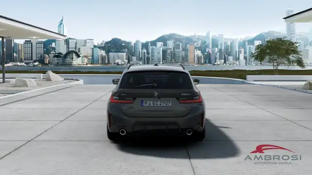 BMW 3 Series view 4