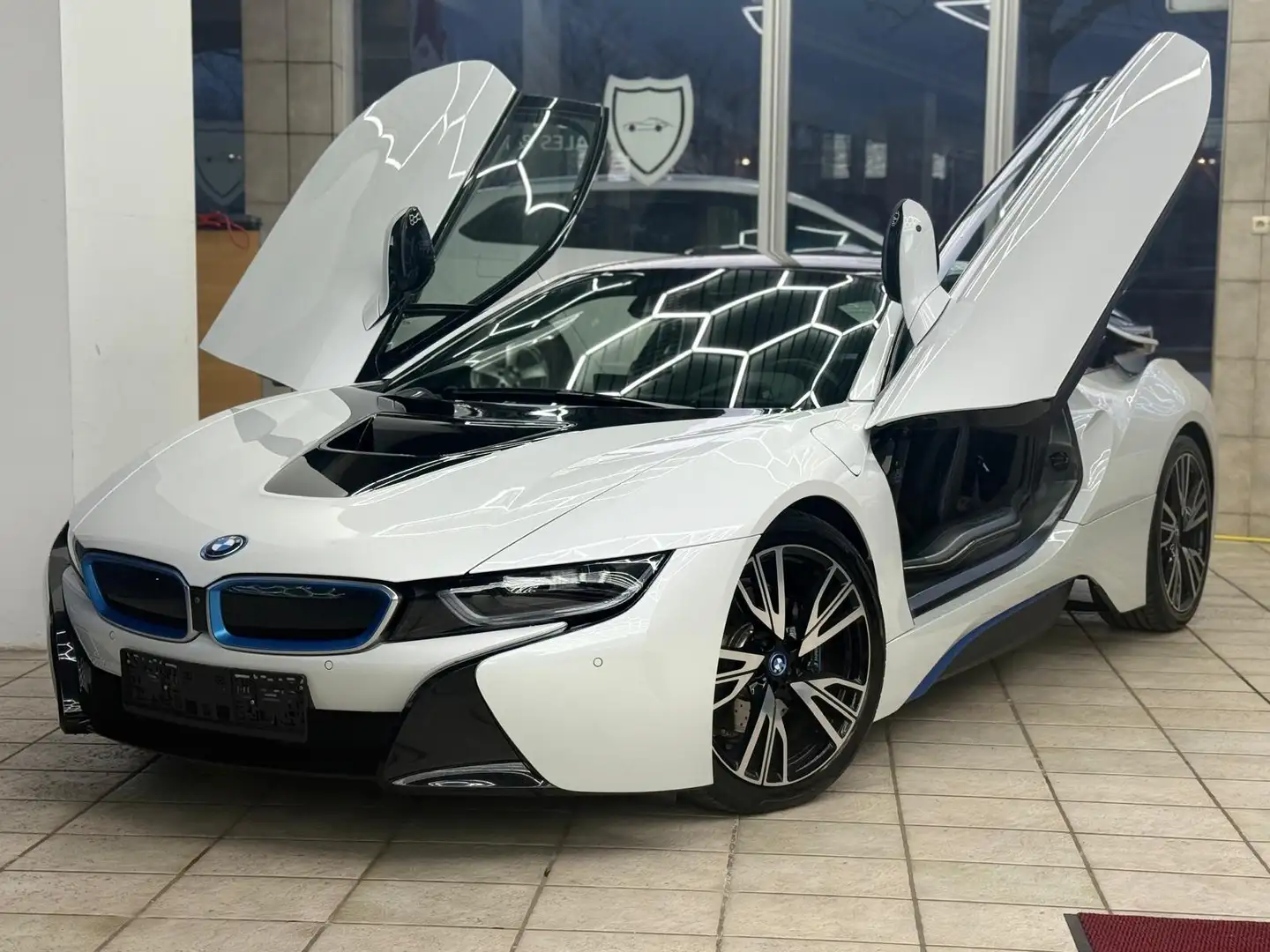 BMW i8 Pure Impulse *MEGA-OPTIK Weiß - 2