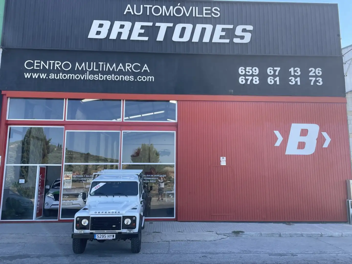Land Rover Defender 110 SW SE Blanco - 2