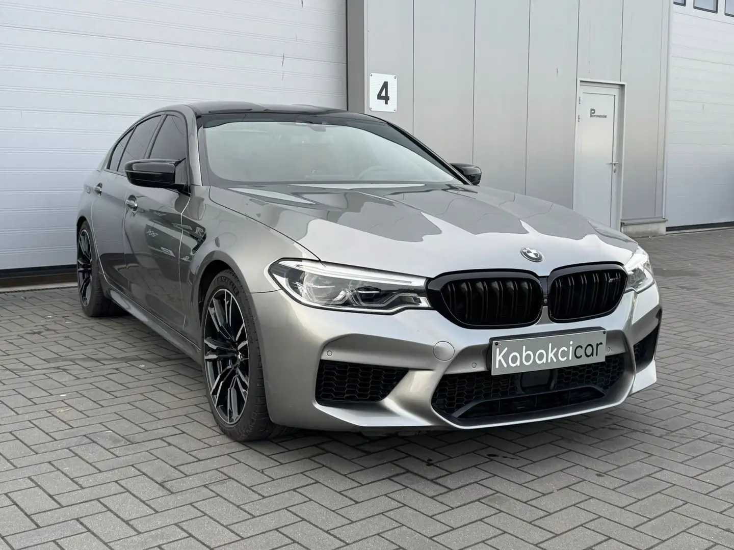 BMW M5 4.4AS V8 // GPS / CAMERA 360 / FULL OPTION Grijs - 1