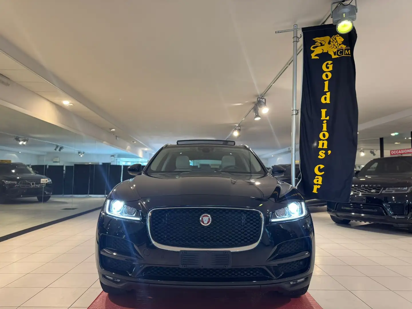 Jaguar F-Pace F-Pace 2.0d i4 awd 180cv auto my19 TETTO APR/PANOR Nero - 2