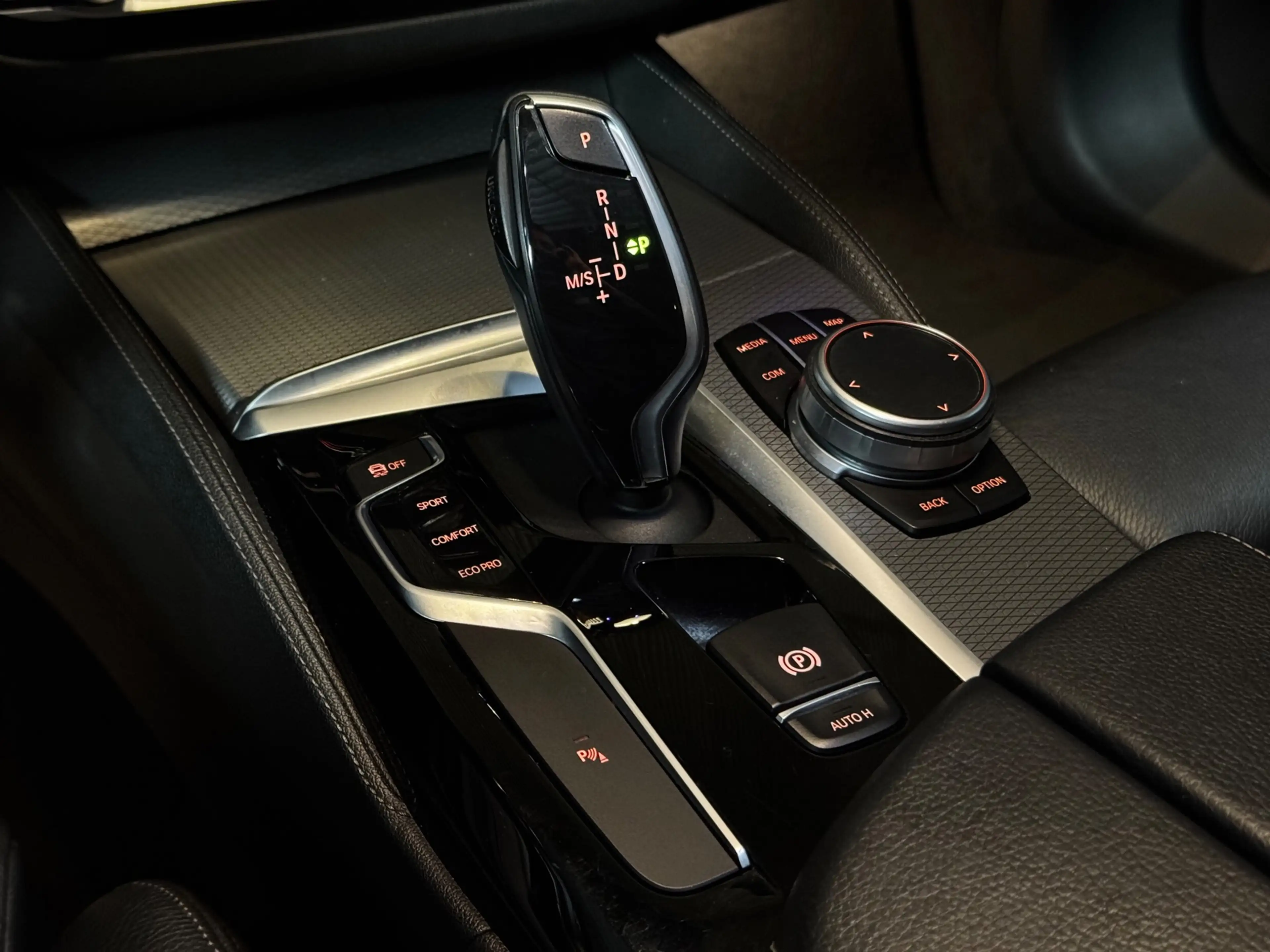 BMW 520 5-serie Touring 520i M-Sport BLACK PACK|PANO|H&K|H — photo 32
