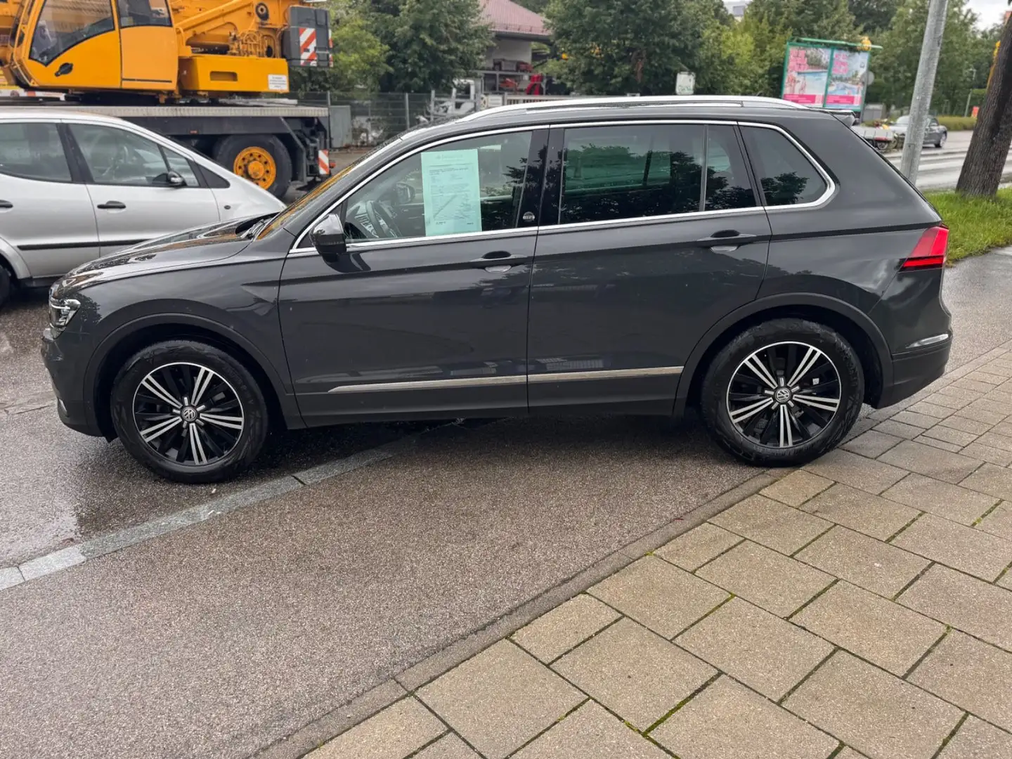 Volkswagen Tiguan Sound 1,4 TSI NAVI ACC LED 18 Zoll Grau - 2