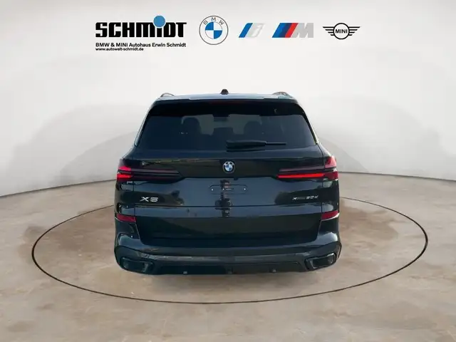 BMW X5 view 5