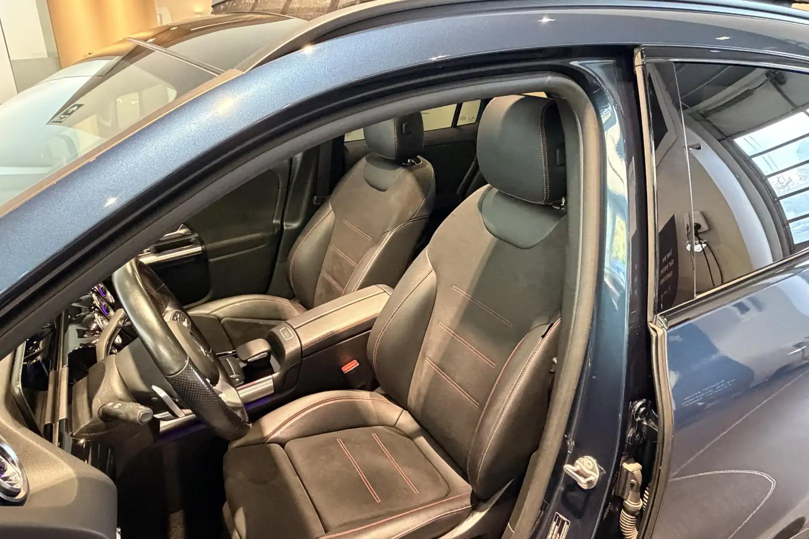 Mercedes-Benz GLA 200 d 4MATIC | Panoramisch Dak | Memory Zetels | Trekh Blauw - 2