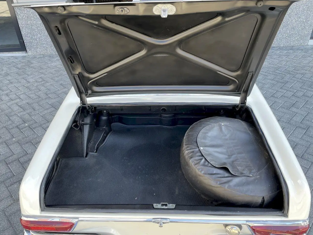 Mercedes-Benz SL 280 W113 Pagode, foto 3