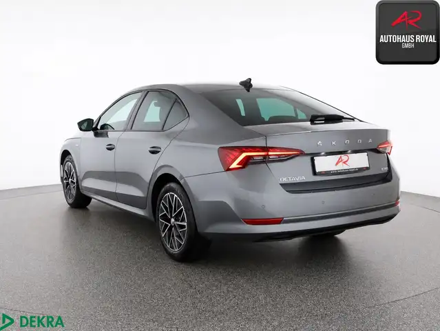 Skoda Octavia view 3