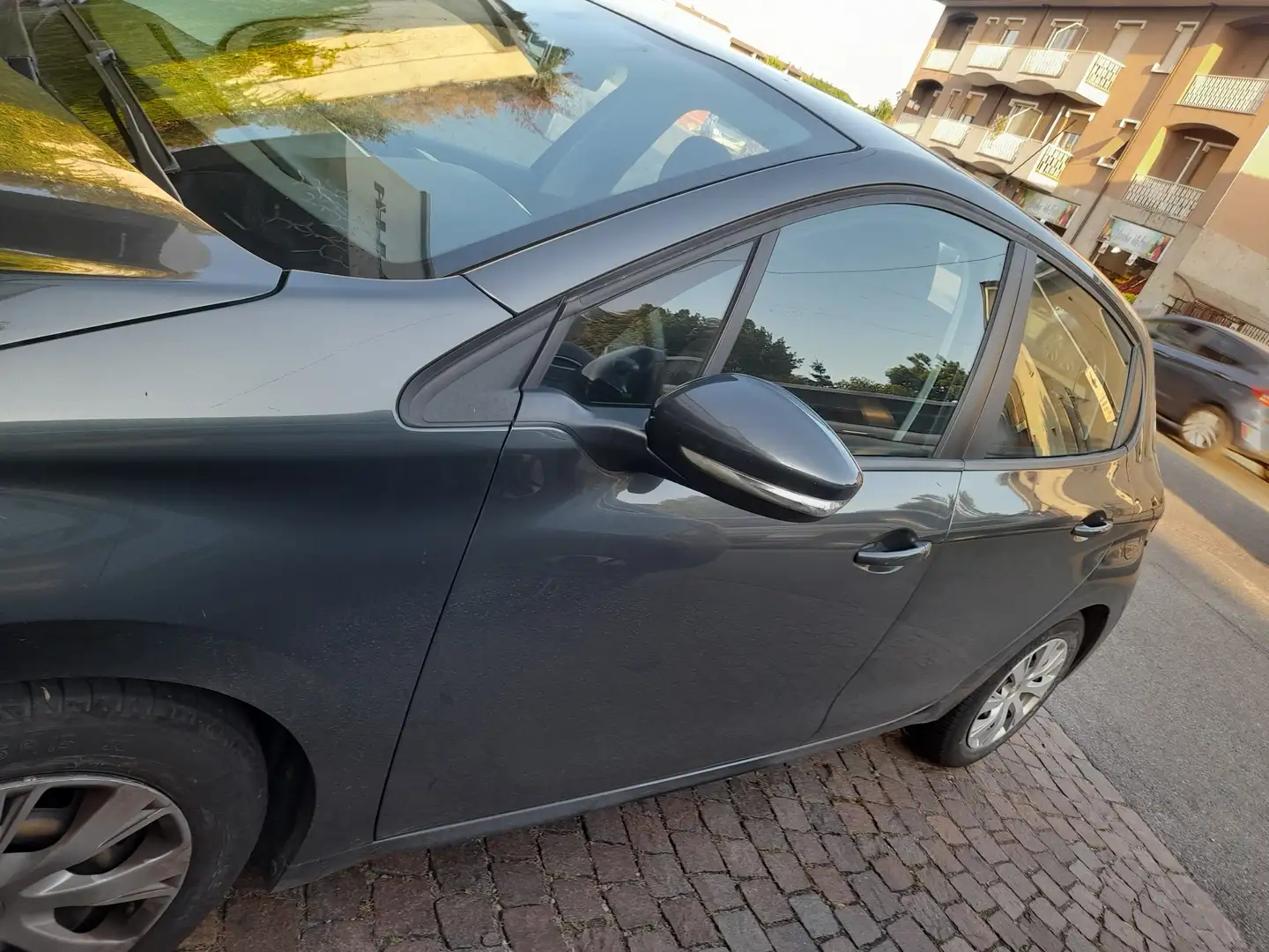 Peugeot 208 5p 1.2 puretech Active 82cv - 2