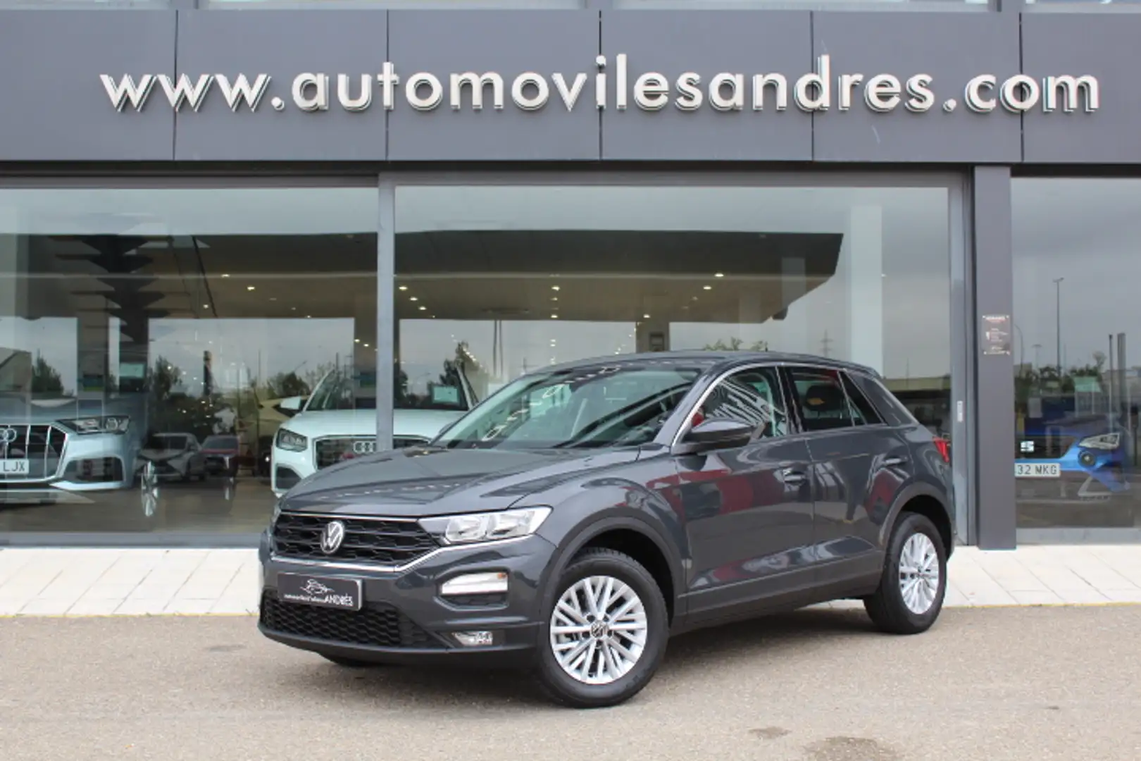 Volkswagen T-Roc 1.0 TSI Edition 81kW Grau - 1
