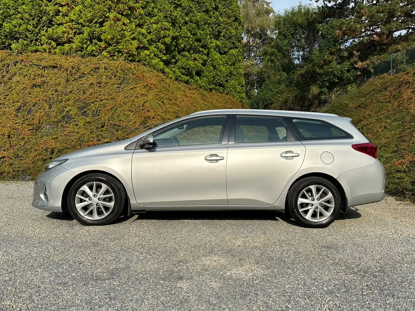Toyota Auris SW 1.4 D-4D /Bluetooth /Radar de recul /Navigation Zilver - 2