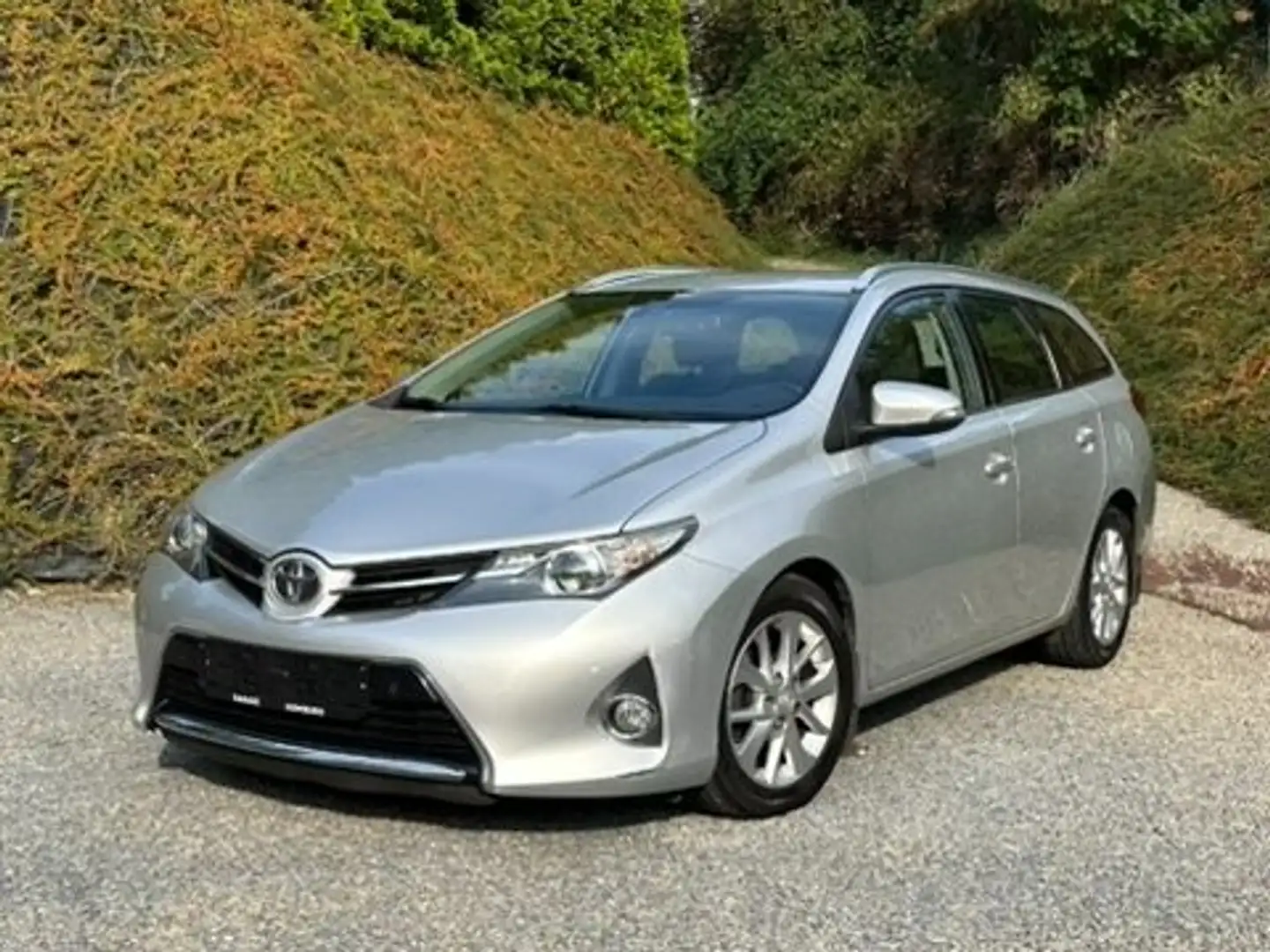 Toyota Auris SW 1.4 D-4D /Bluetooth /Radar de recul /Navigation Zilver - 1