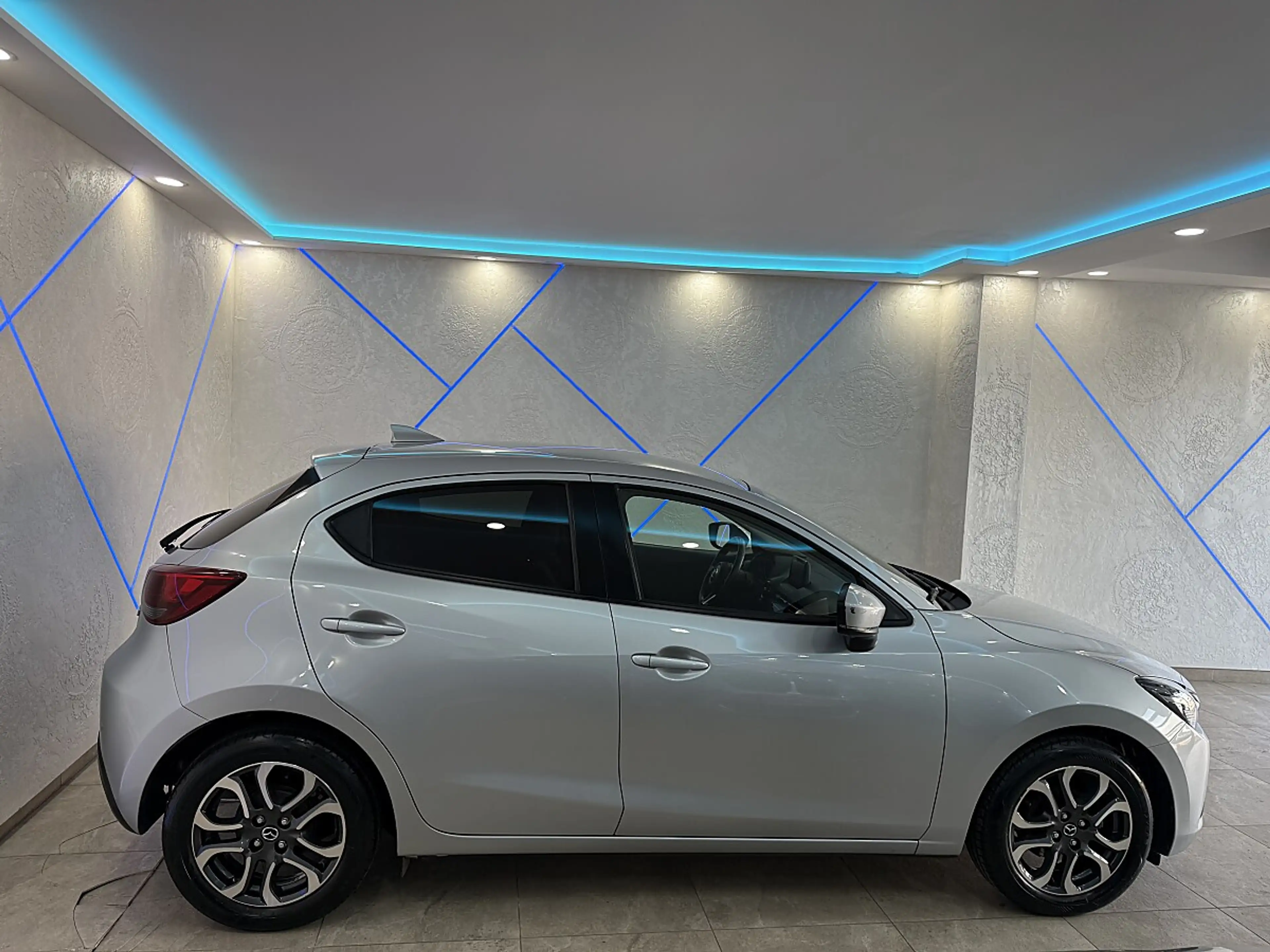 Mazda 2 Mazda2 G75 Takumi*PDC*TOTWINKEL*SPUR*SITZHEIZUN... — photo 4