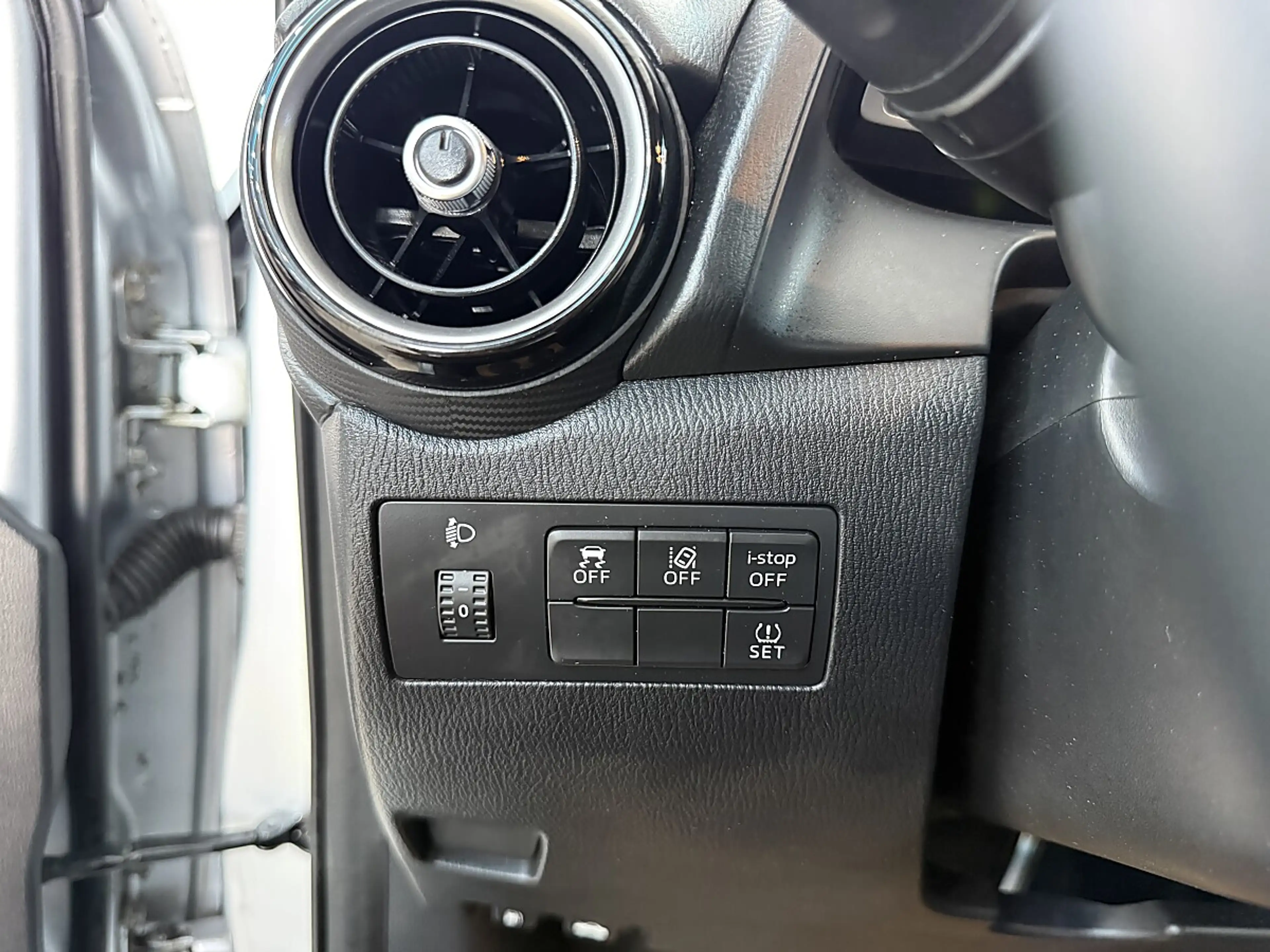 Mazda 2 Mazda2 G75 Takumi*PDC*TOTWINKEL*SPUR*SITZHEIZUN... — photo 12