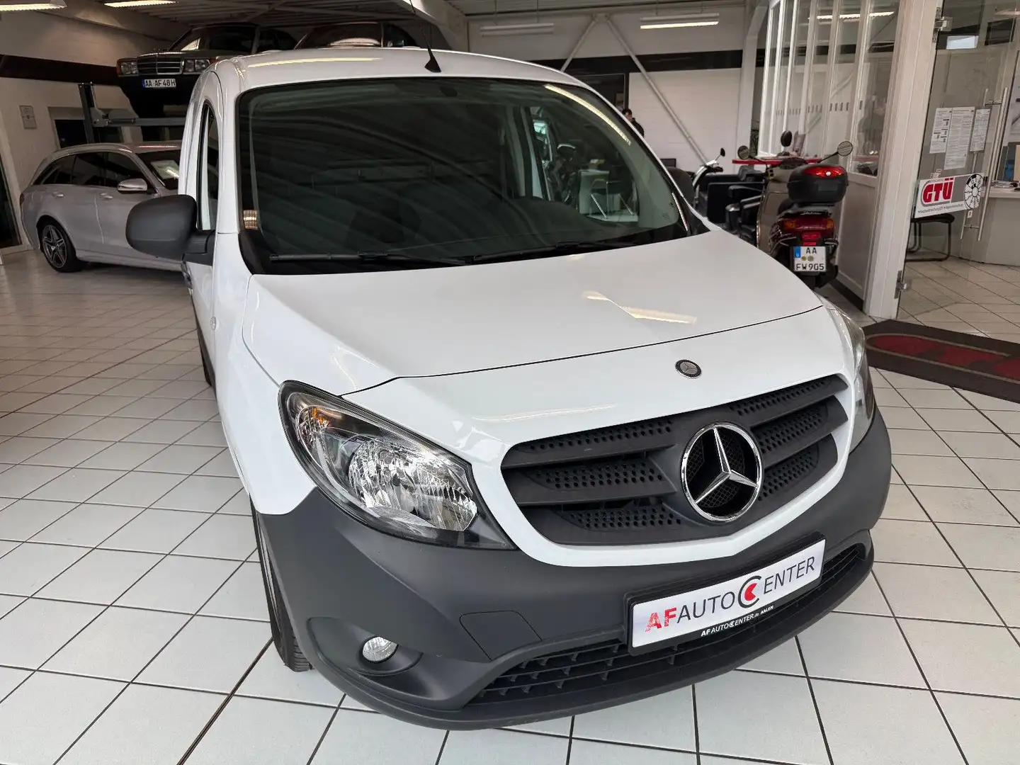 Mercedes-Benz Citan Kasten 111 CDI lang 1.Hand*Sitzheiz.*Navi* Weiß - 2