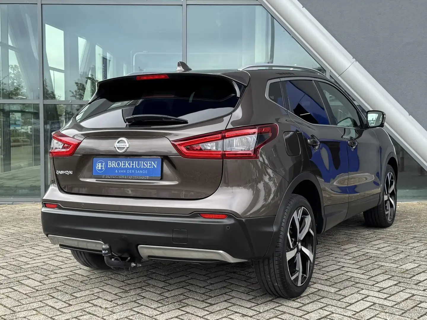 Nissan Qashqai 1.2 Tekna + Panoramadak / 360 Camera / Stoelverwar Bruin - 2