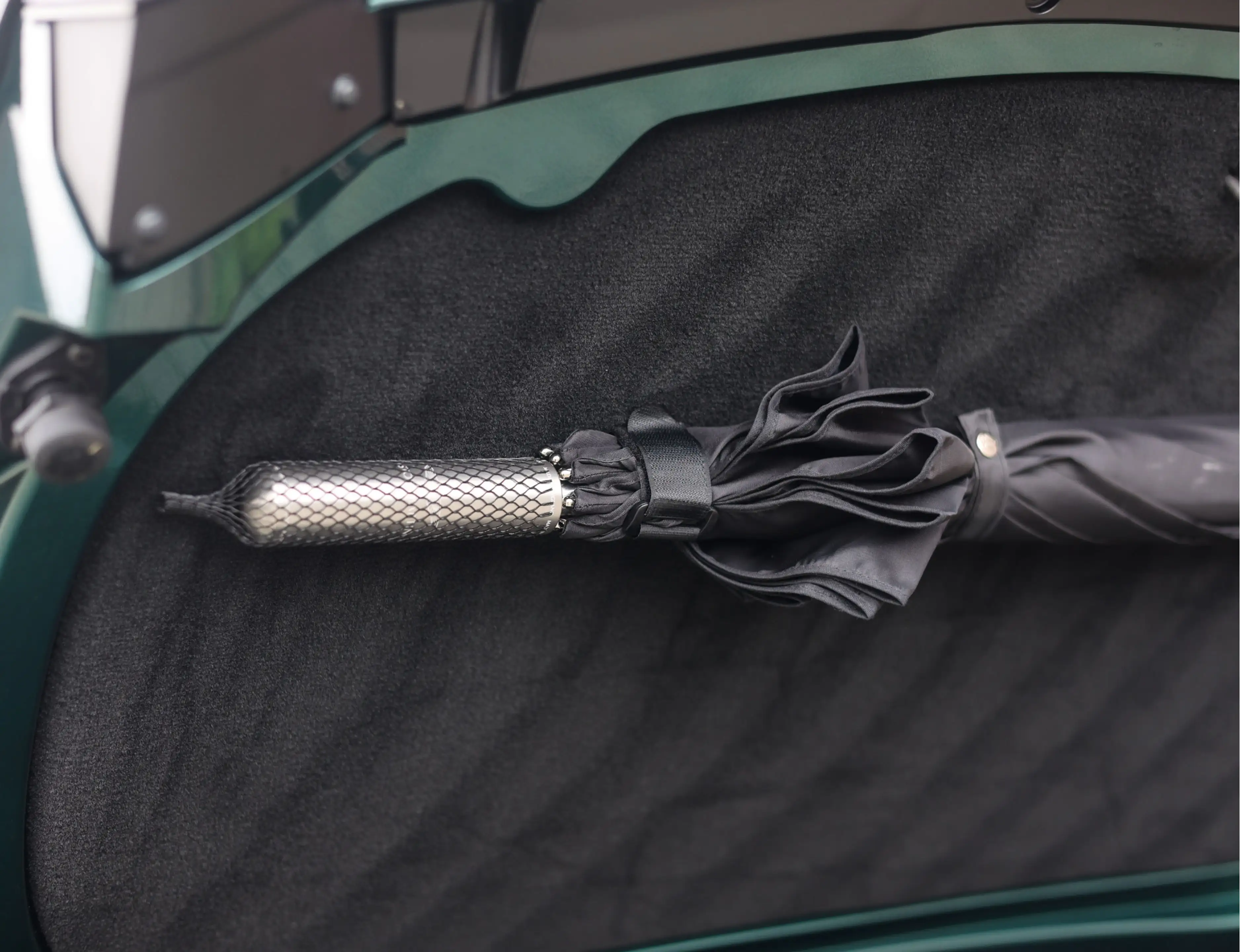 Aston Martin Vantage Roadster 4.0 V8 | Malachite - Bowers & Wilkins — photo 23