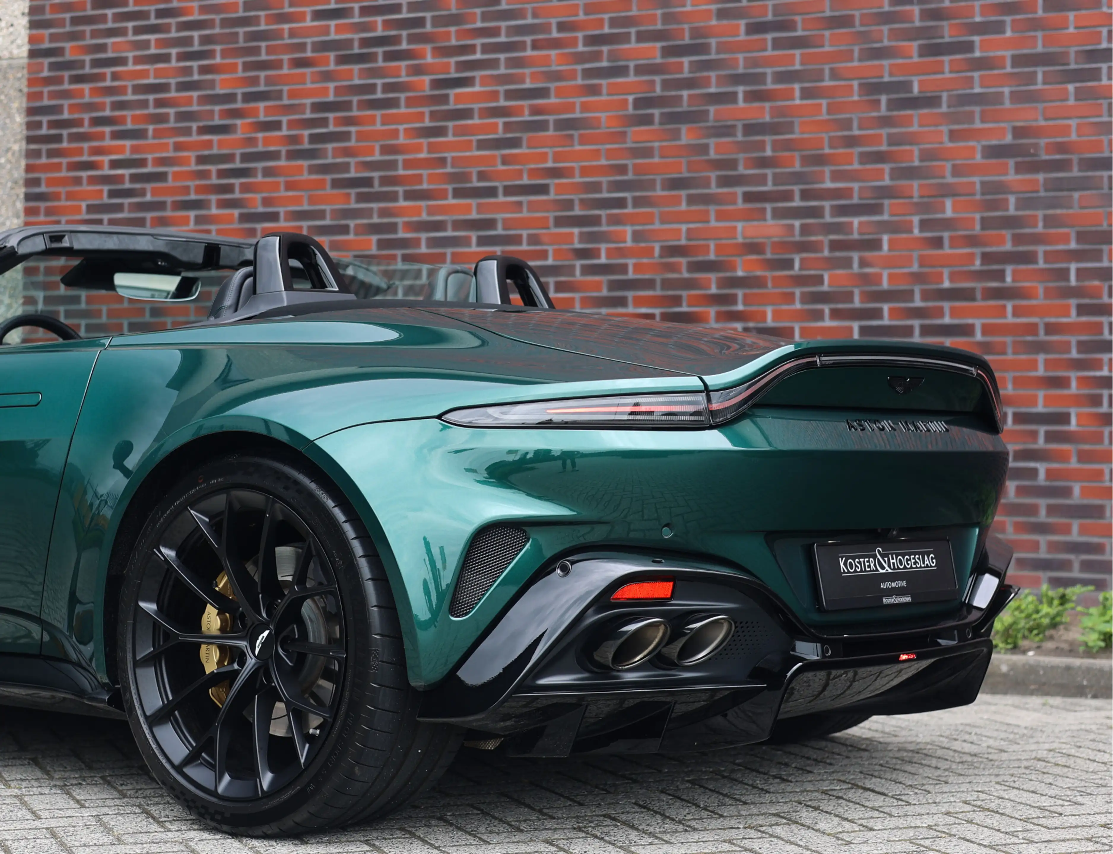 Aston Martin Vantage Roadster 4.0 V8 | Malachite - Bowers & Wilkins — photo 21