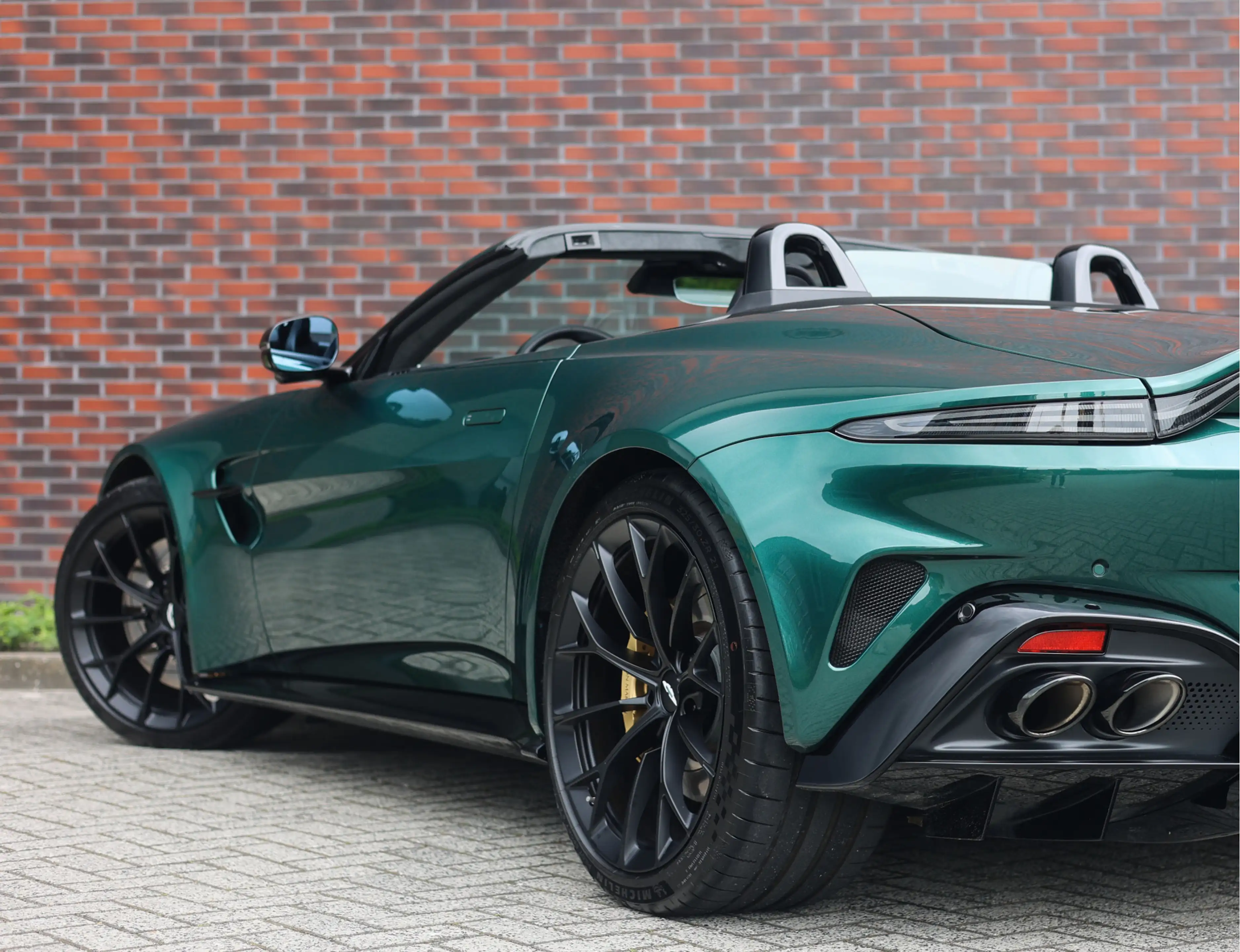 Aston Martin Vantage Roadster 4.0 V8 | Malachite - Bowers & Wilkins — photo 7