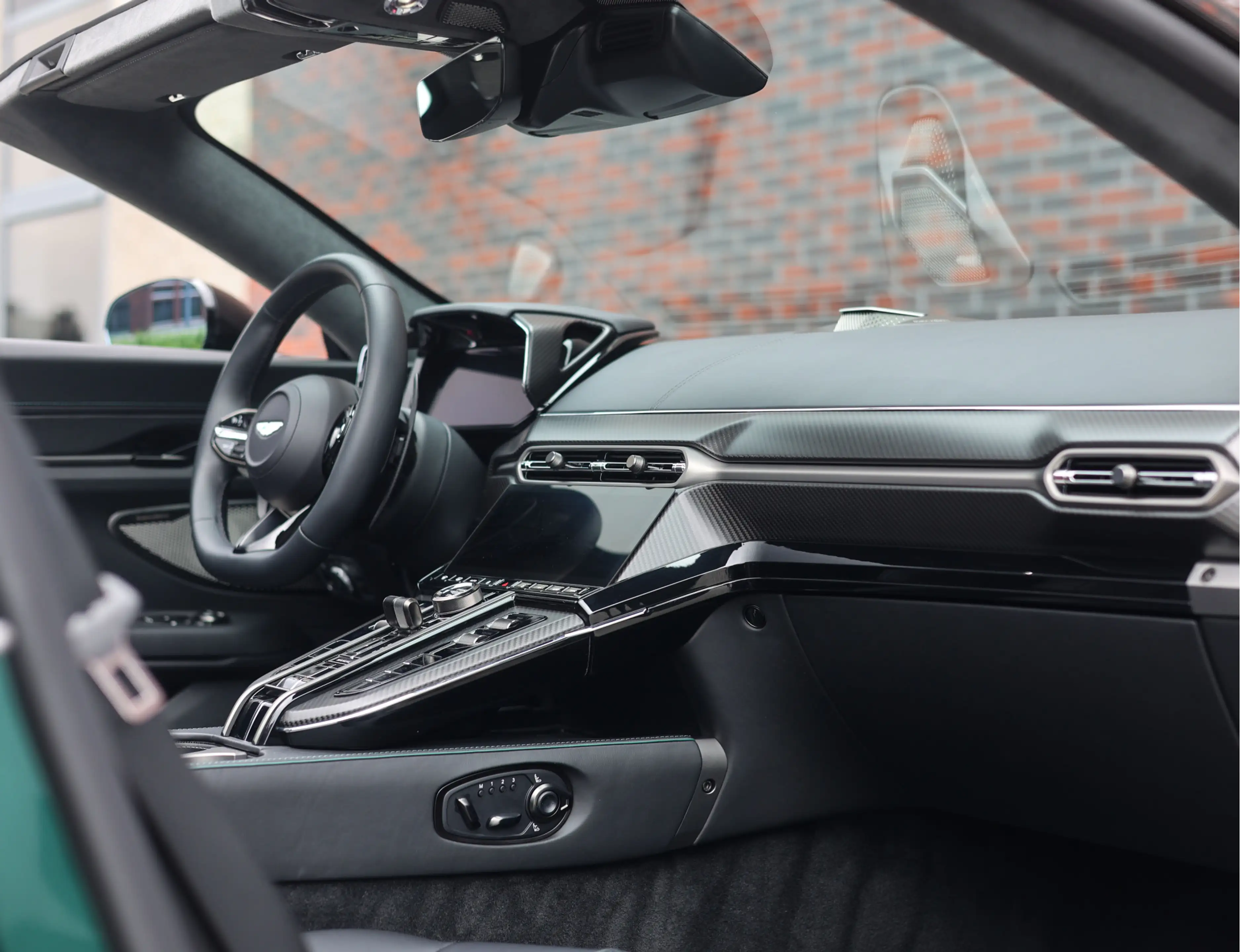 Aston Martin Vantage Roadster 4.0 V8 | Malachite - Bowers & Wilkins — photo 29