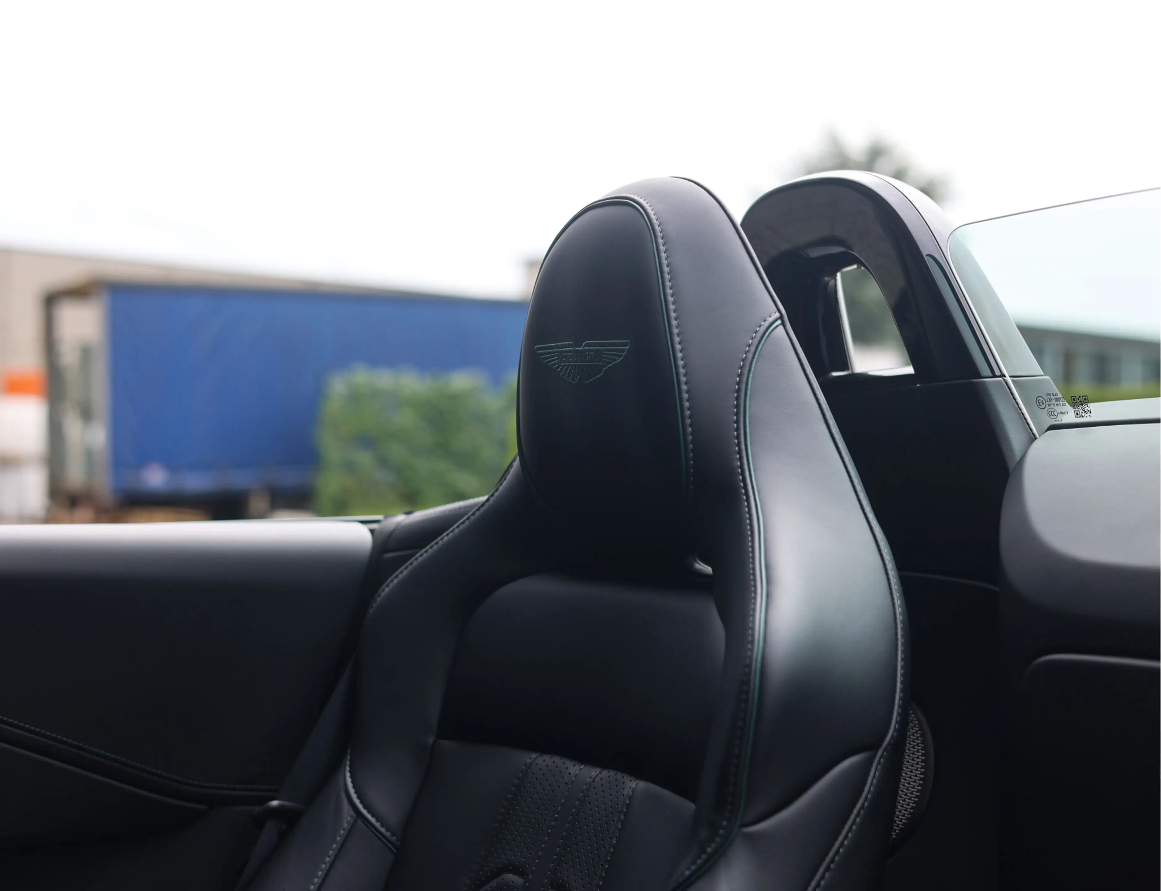 Aston Martin Vantage Roadster 4.0 V8 | Malachite - Bowers & Wilkins — photo 5