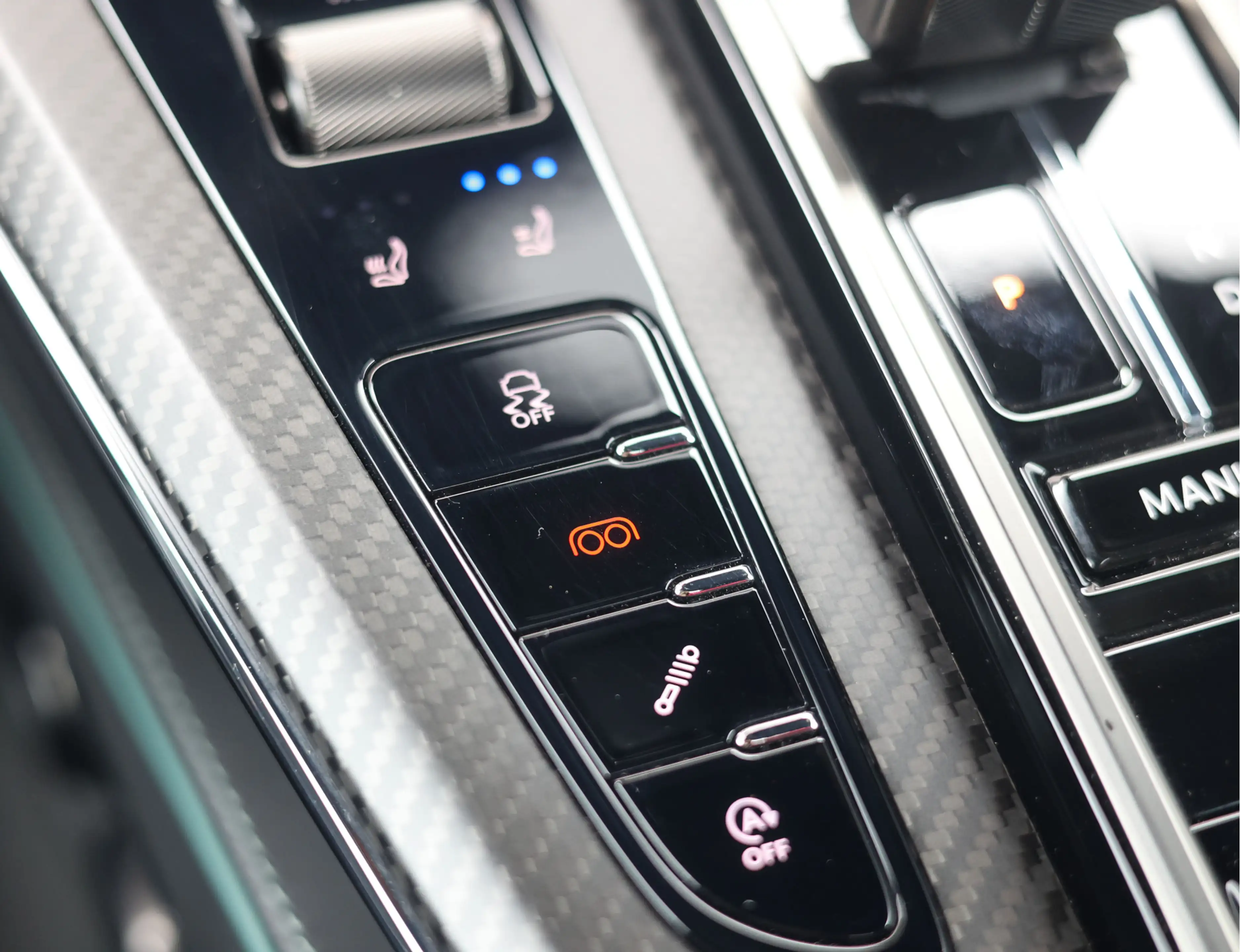Aston Martin Vantage Roadster 4.0 V8 | Malachite - Bowers & Wilkins — photo 39