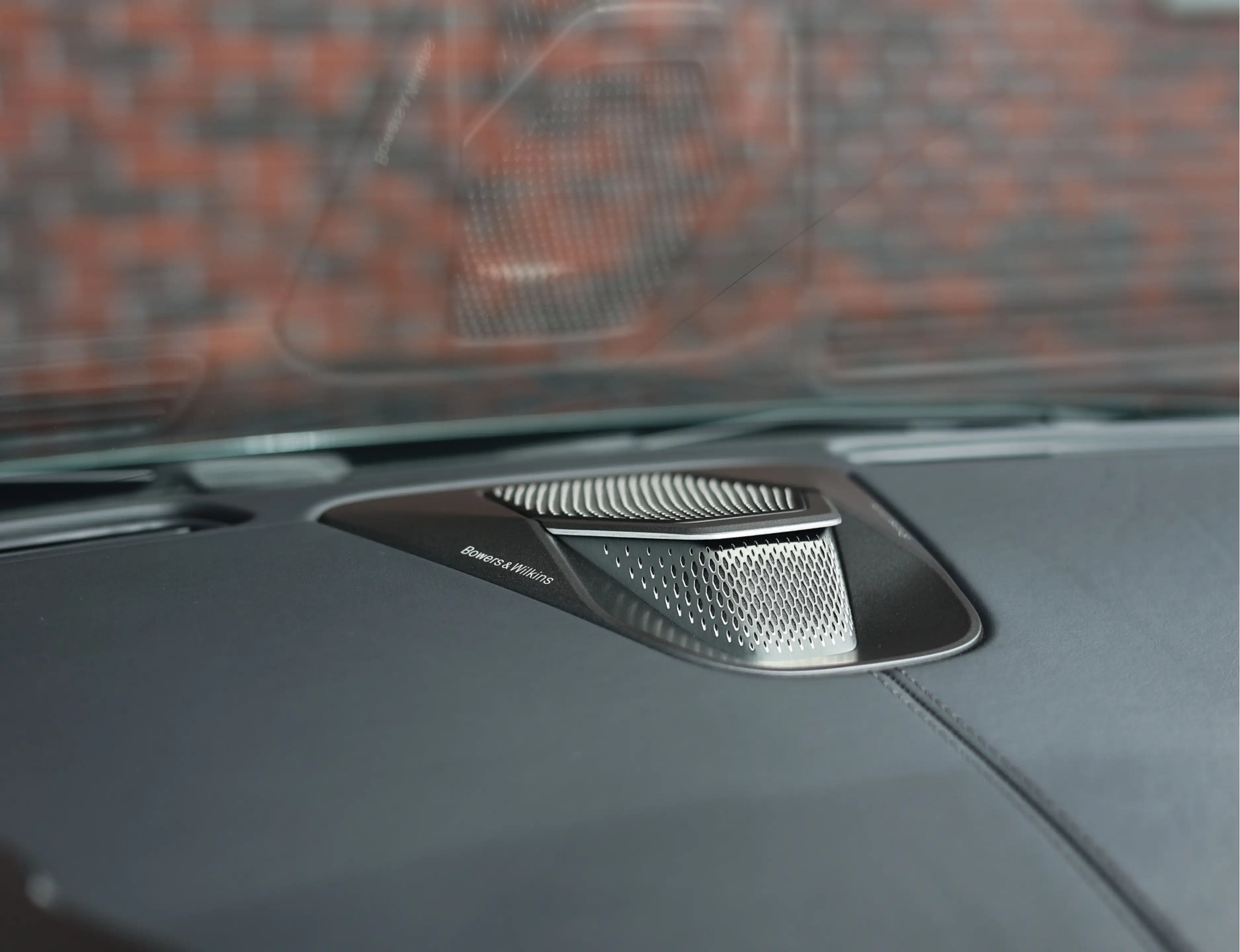 Aston Martin Vantage Roadster 4.0 V8 | Malachite - Bowers & Wilkins — photo 4