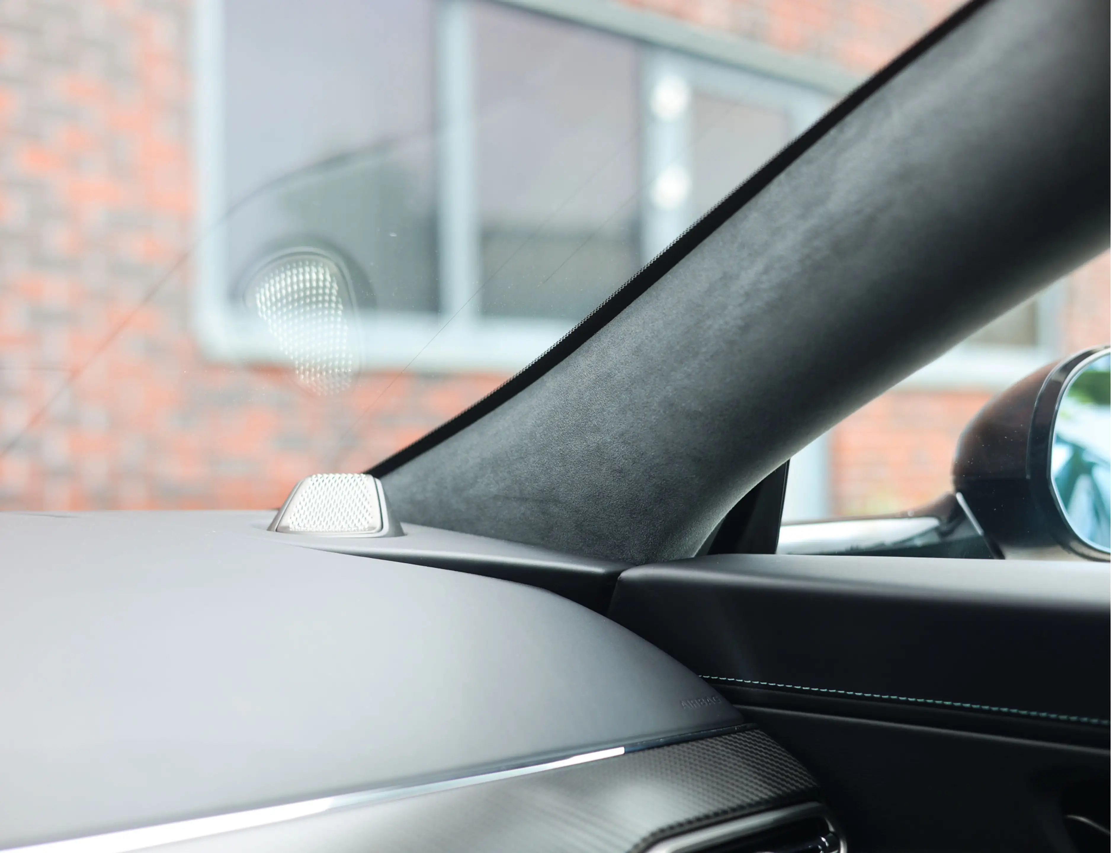 Aston Martin Vantage Roadster 4.0 V8 | Malachite - Bowers & Wilkins — photo 37