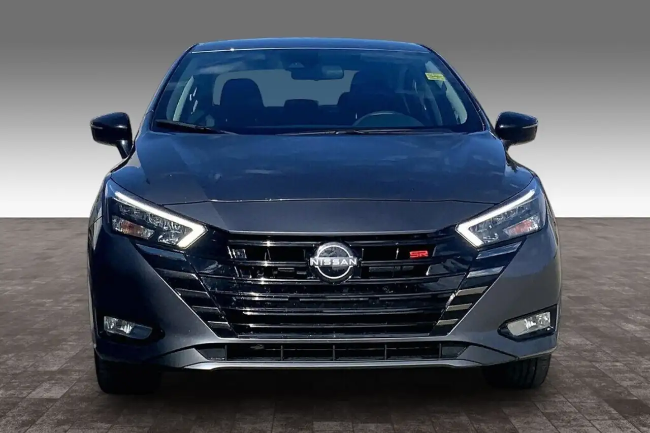 Nissan Versa снимка Nissan Versa