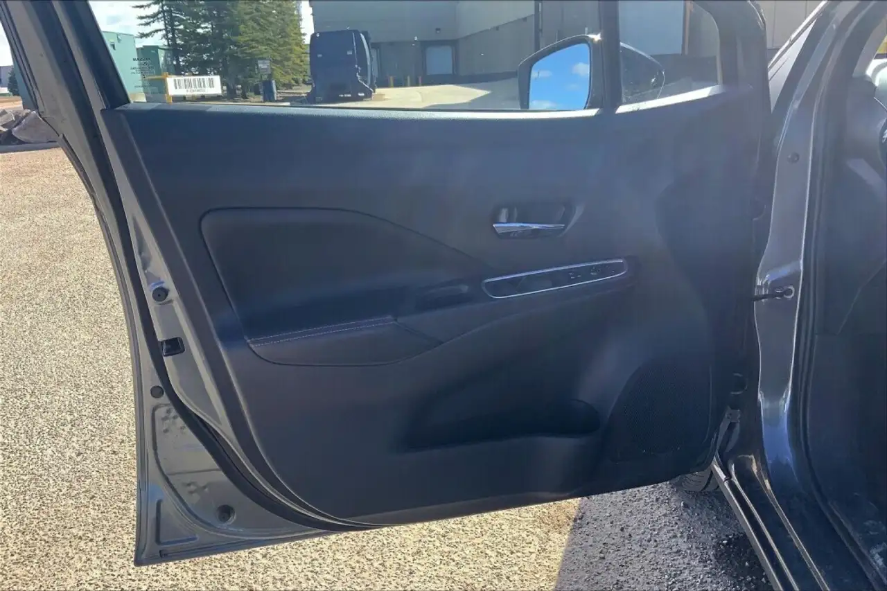 Nissan Versa снимка Nissan Versa