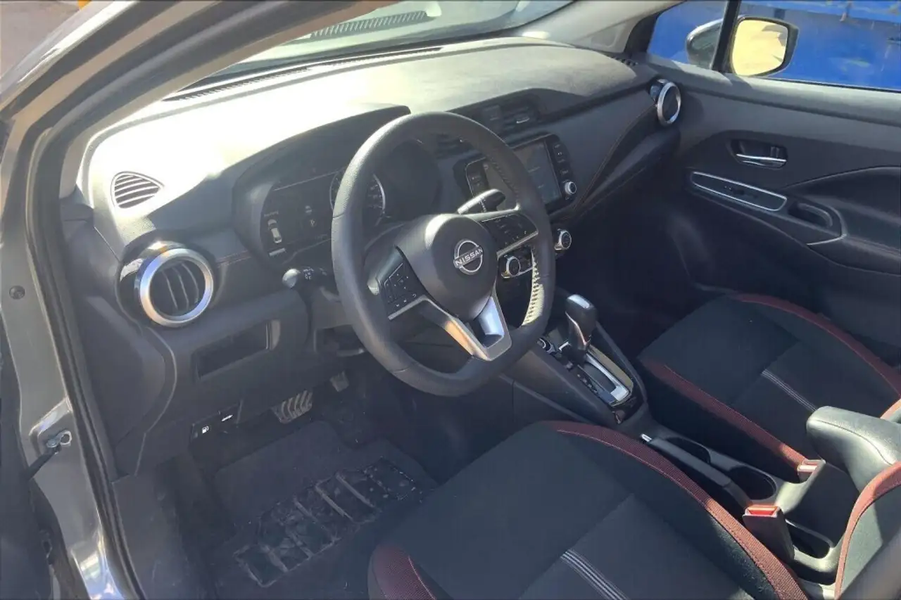 Nissan Versa снимка Nissan Versa