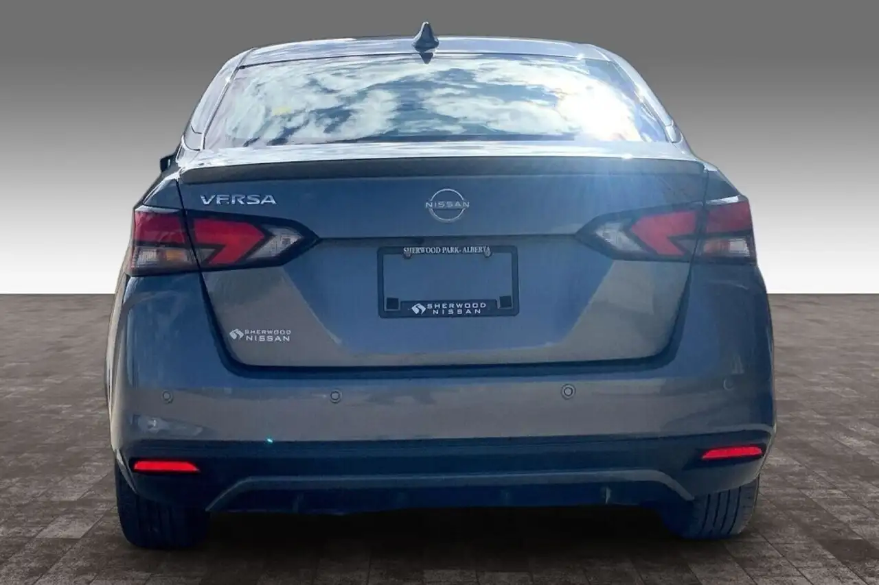 Nissan Versa снимка Nissan Versa
