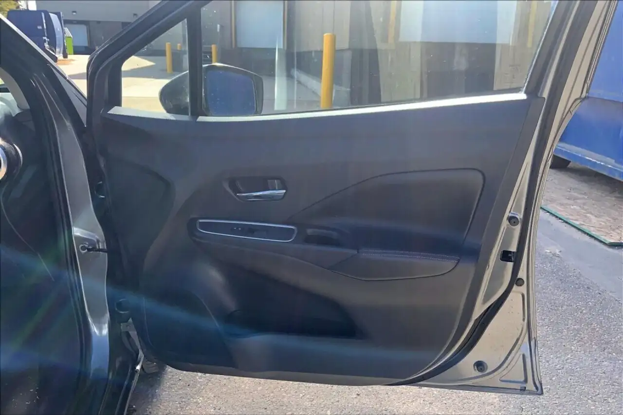 Nissan Versa снимка Nissan Versa