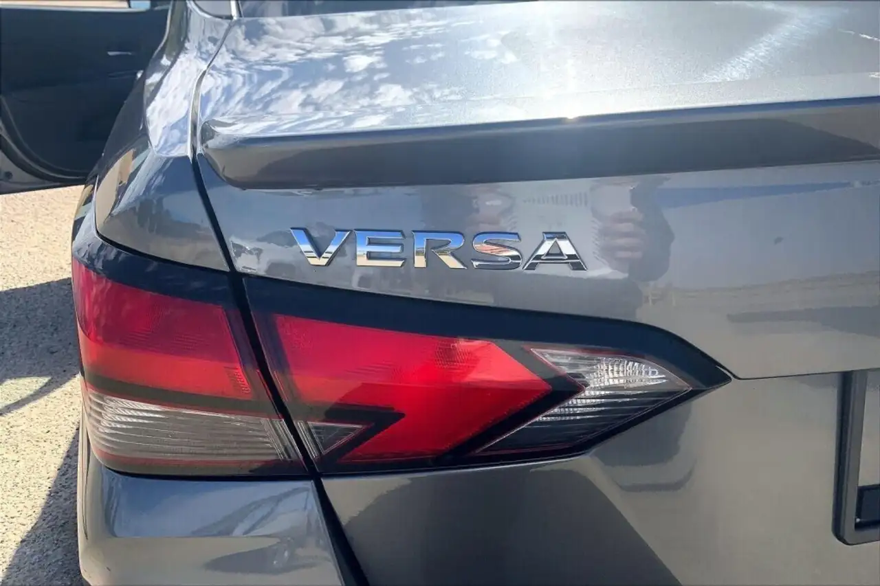 Nissan Versa снимка Nissan Versa