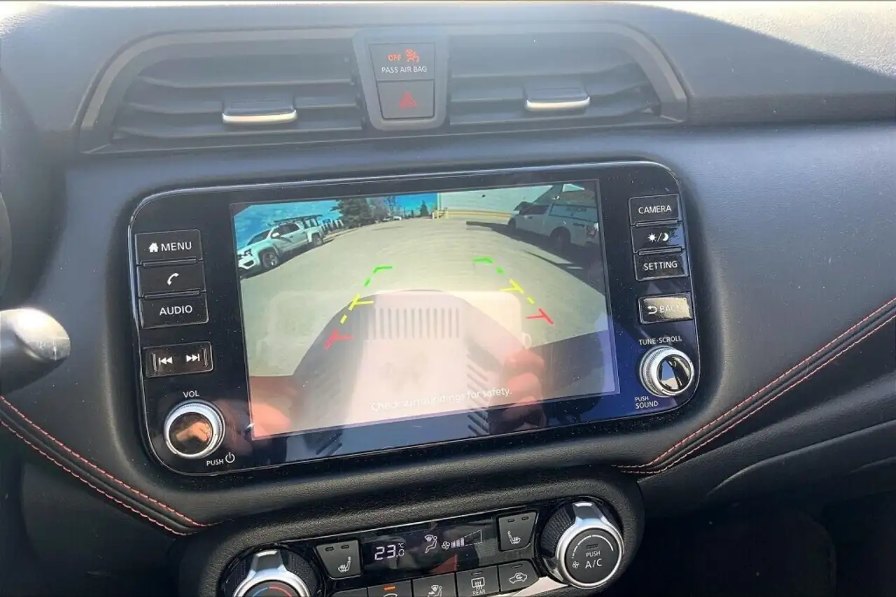 Nissan Versa снимка Nissan Versa